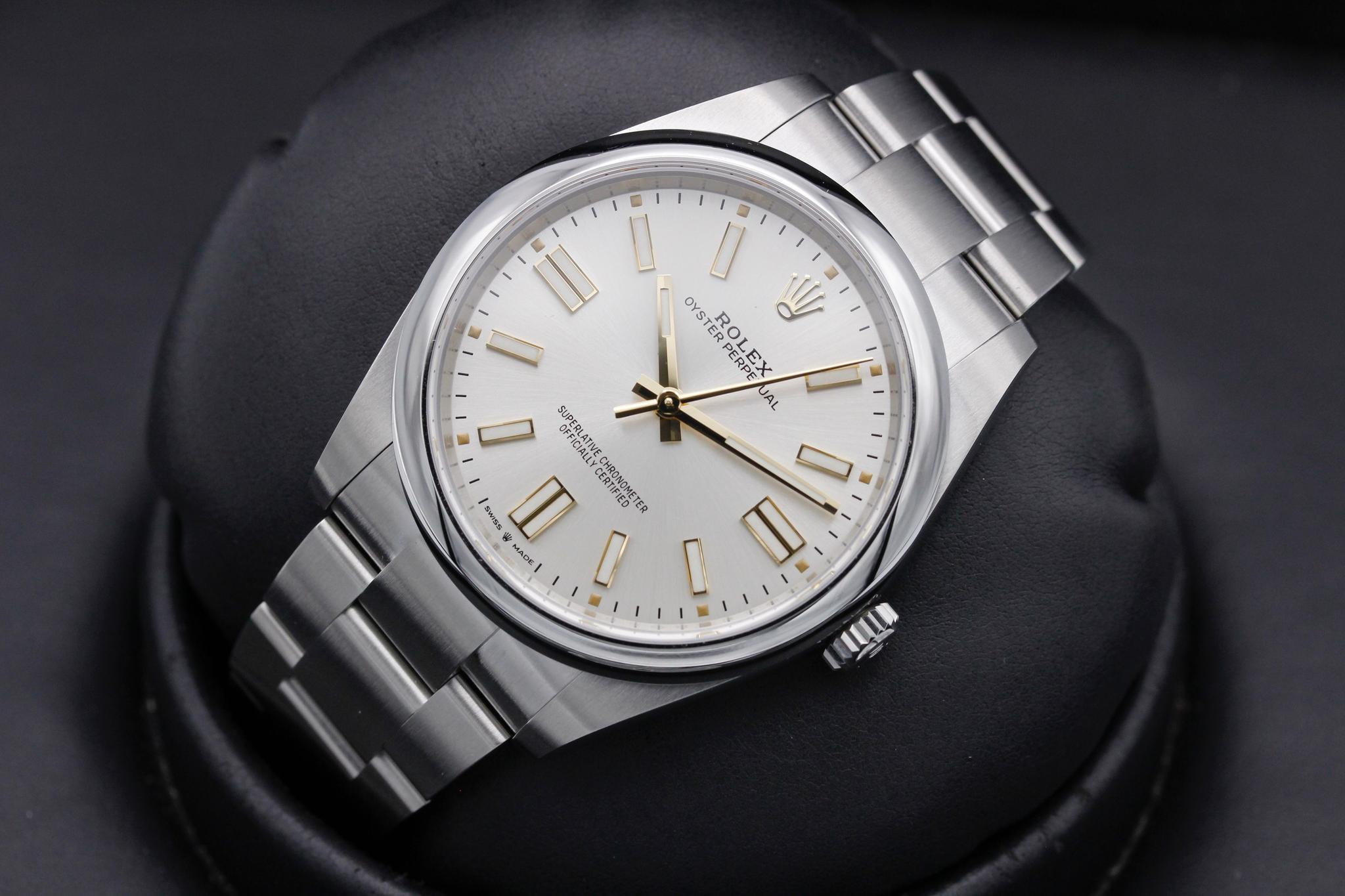 Watch Image 9