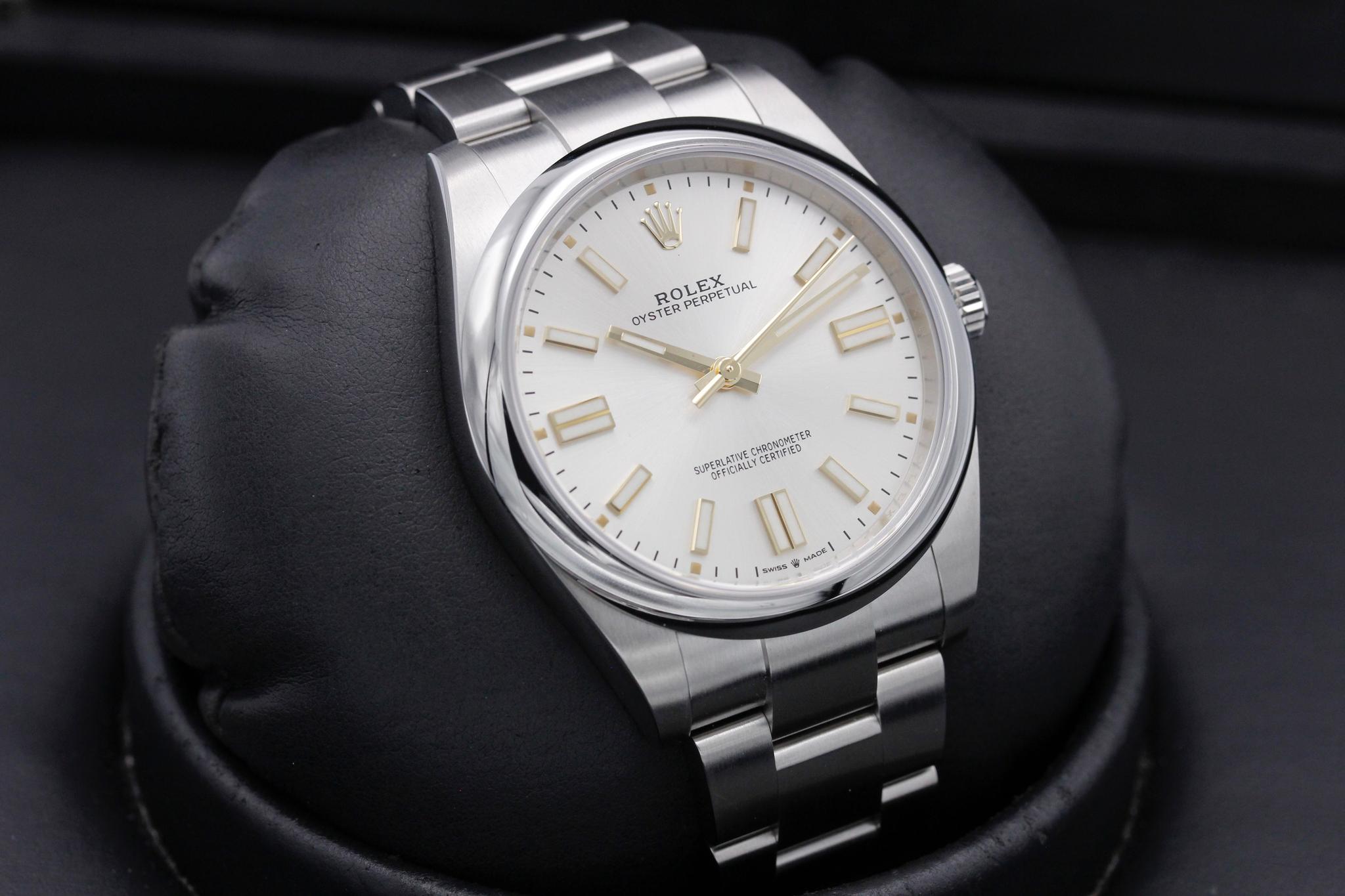 Watch Image 10