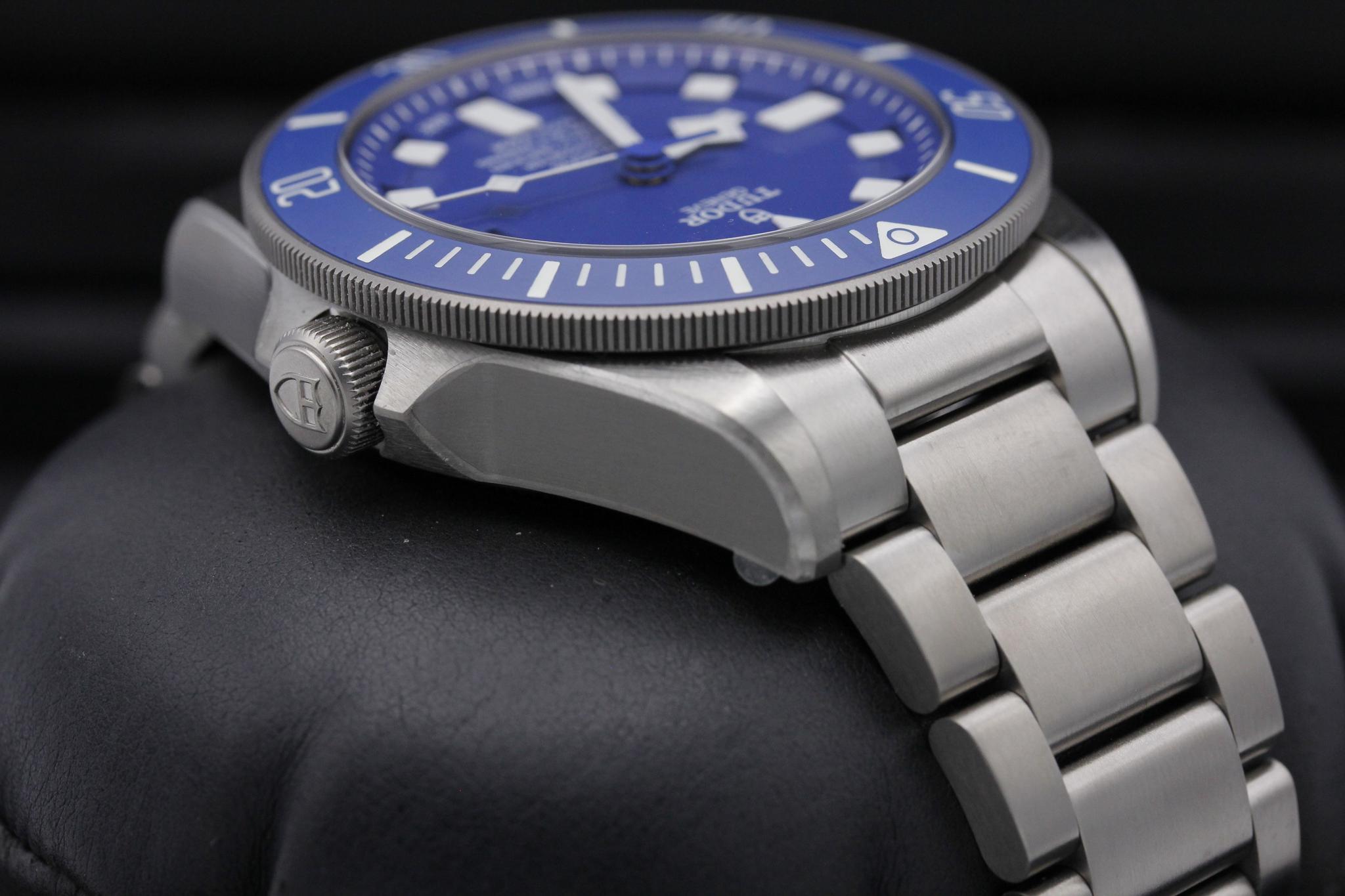 Watch Image 4
