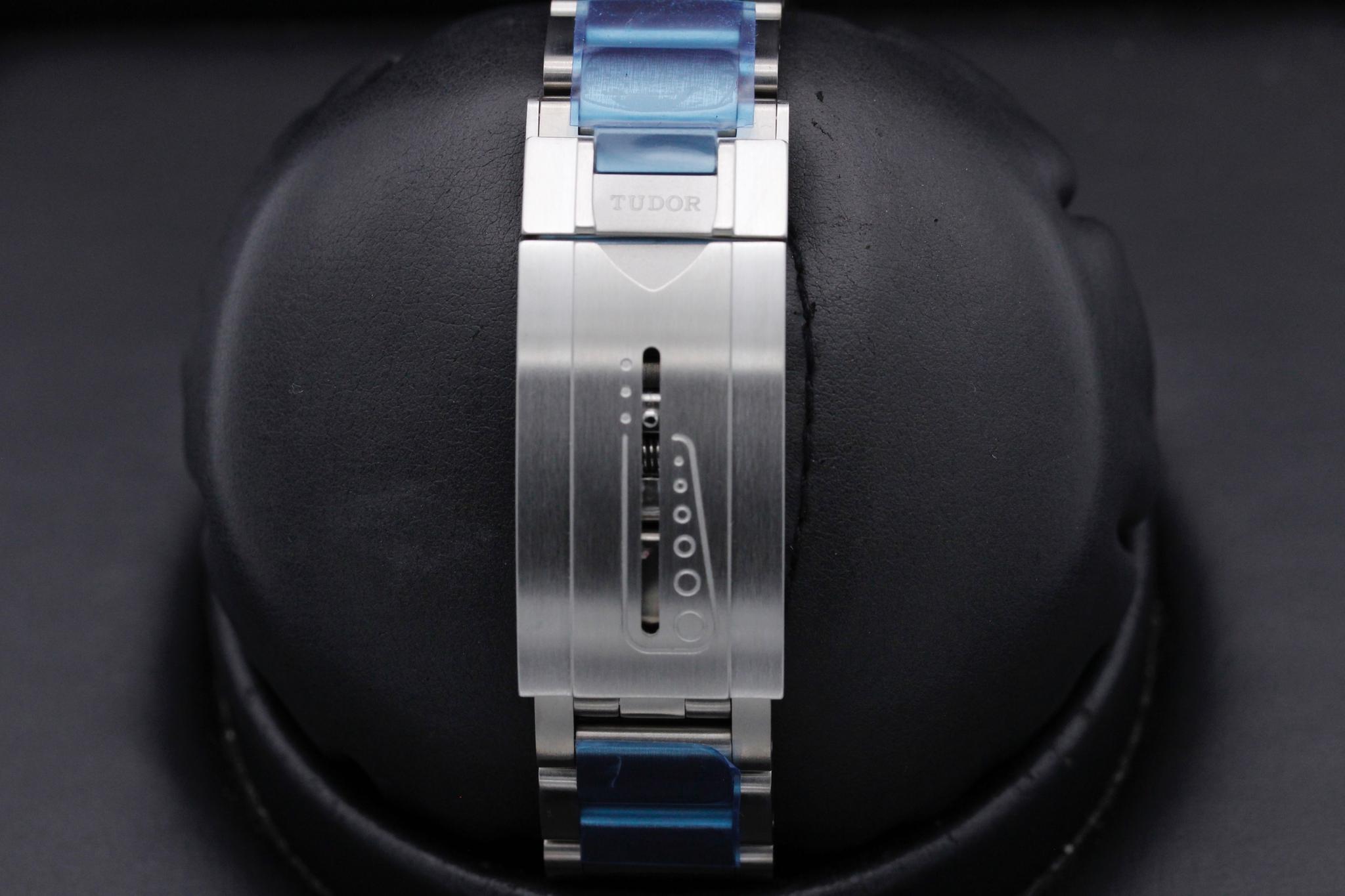 Watch Image 8