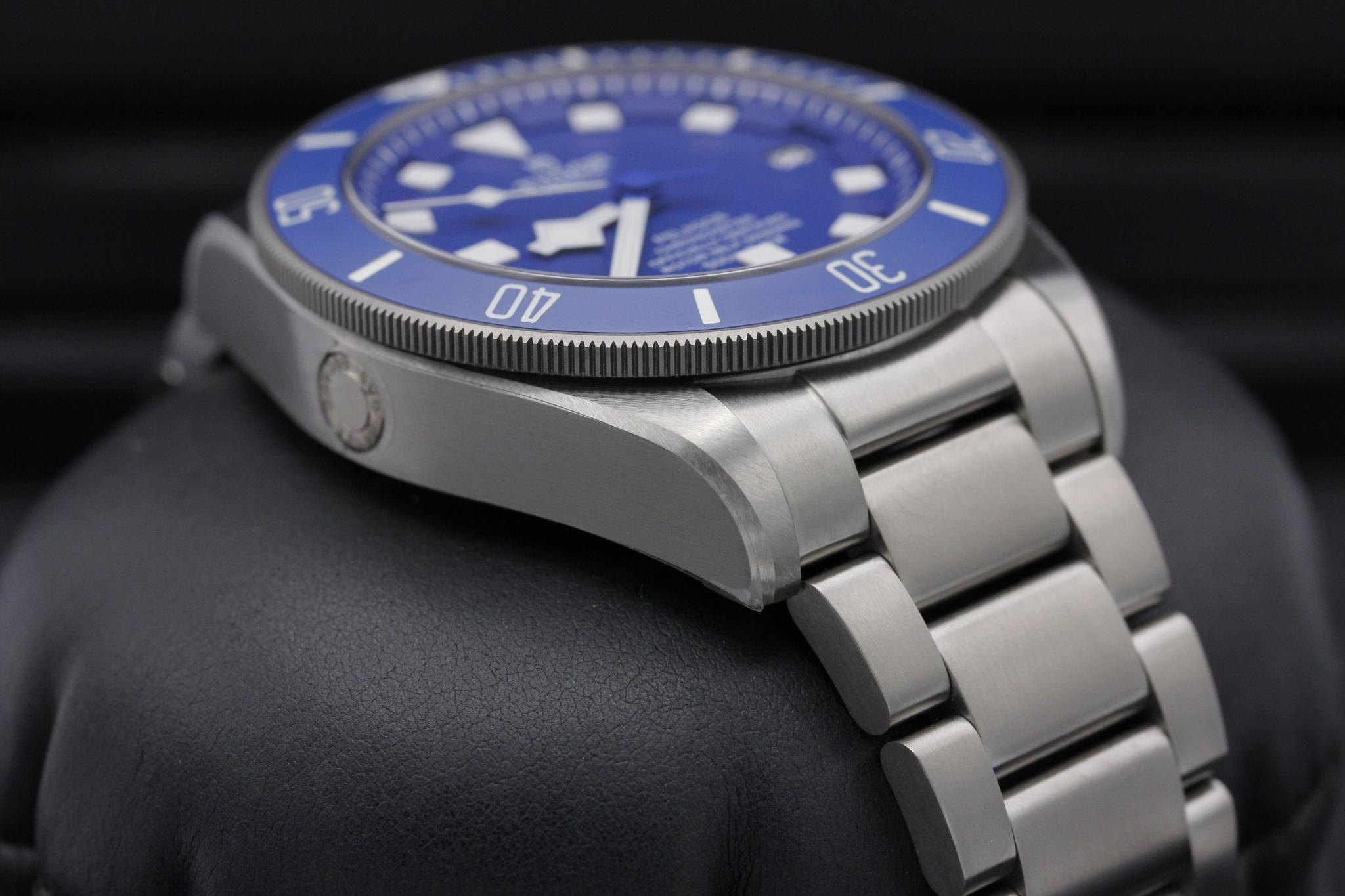 Watch Image 6