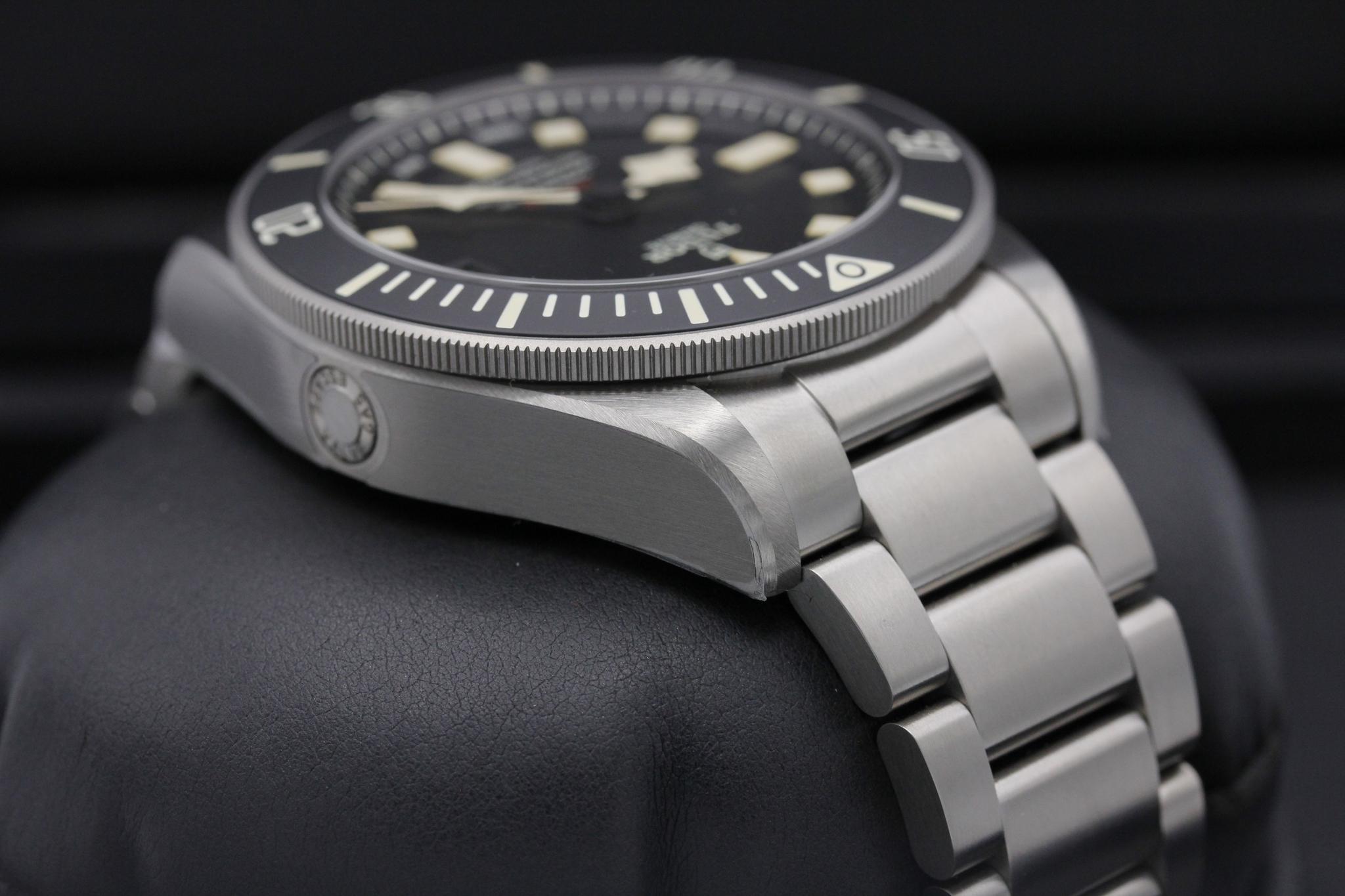 Watch Image 6