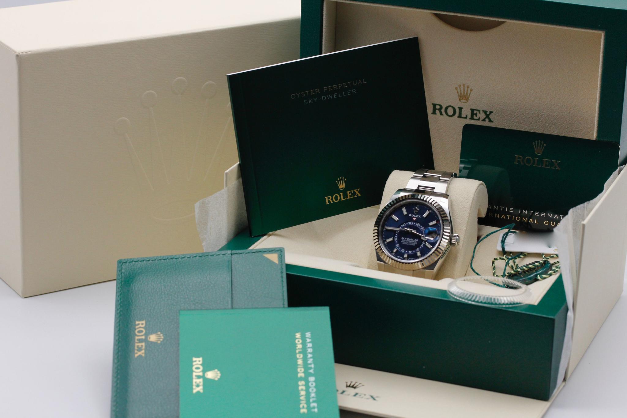 Watch Image 11