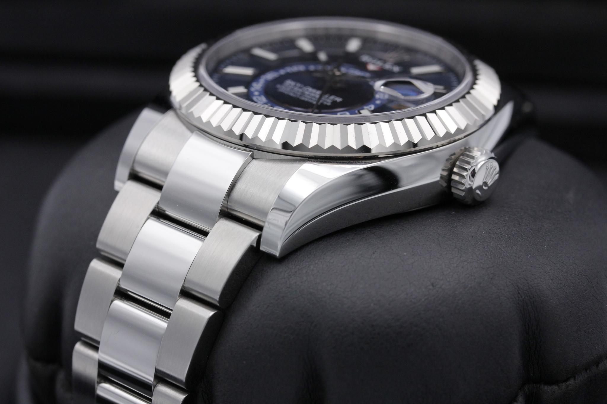 Watch Image 2