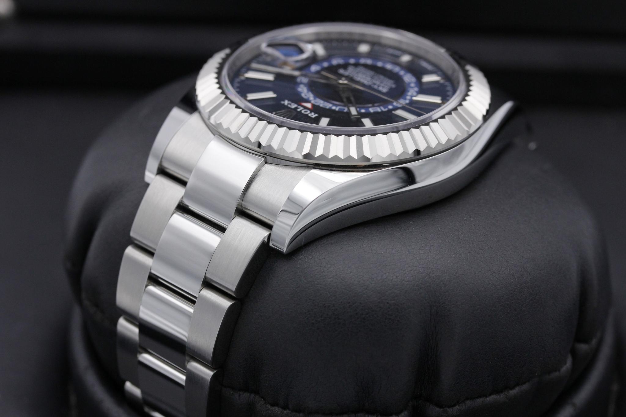 Watch Image 5