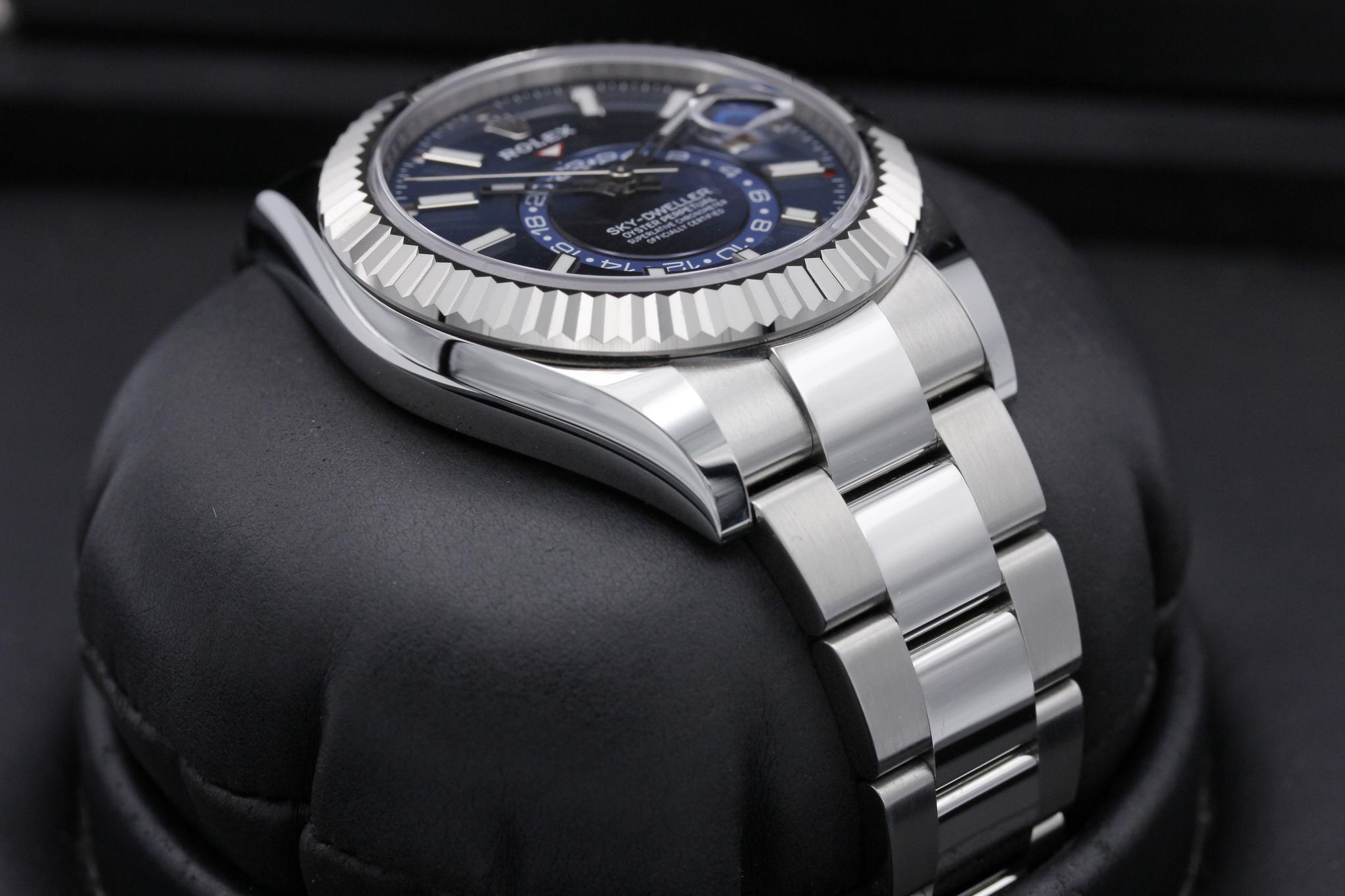 Watch Image 6