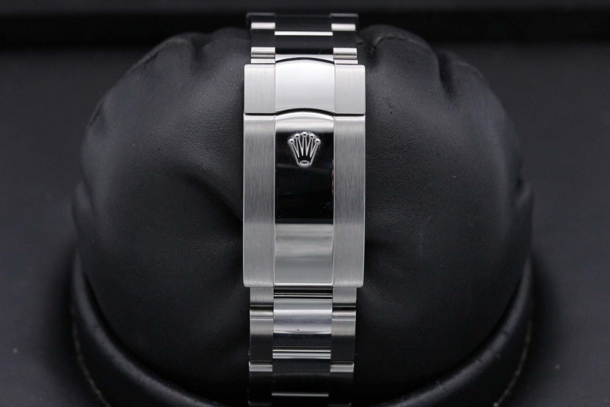 Watch Image 8