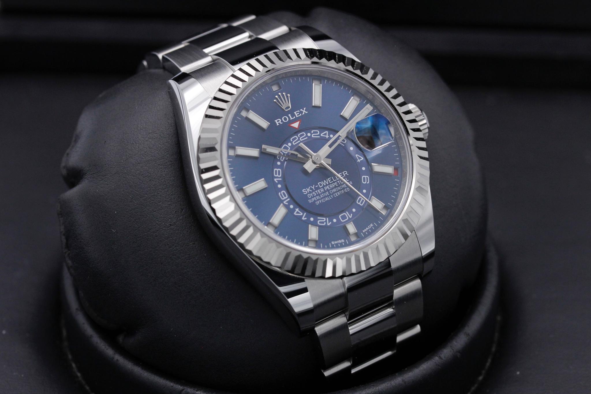 Watch Image 10