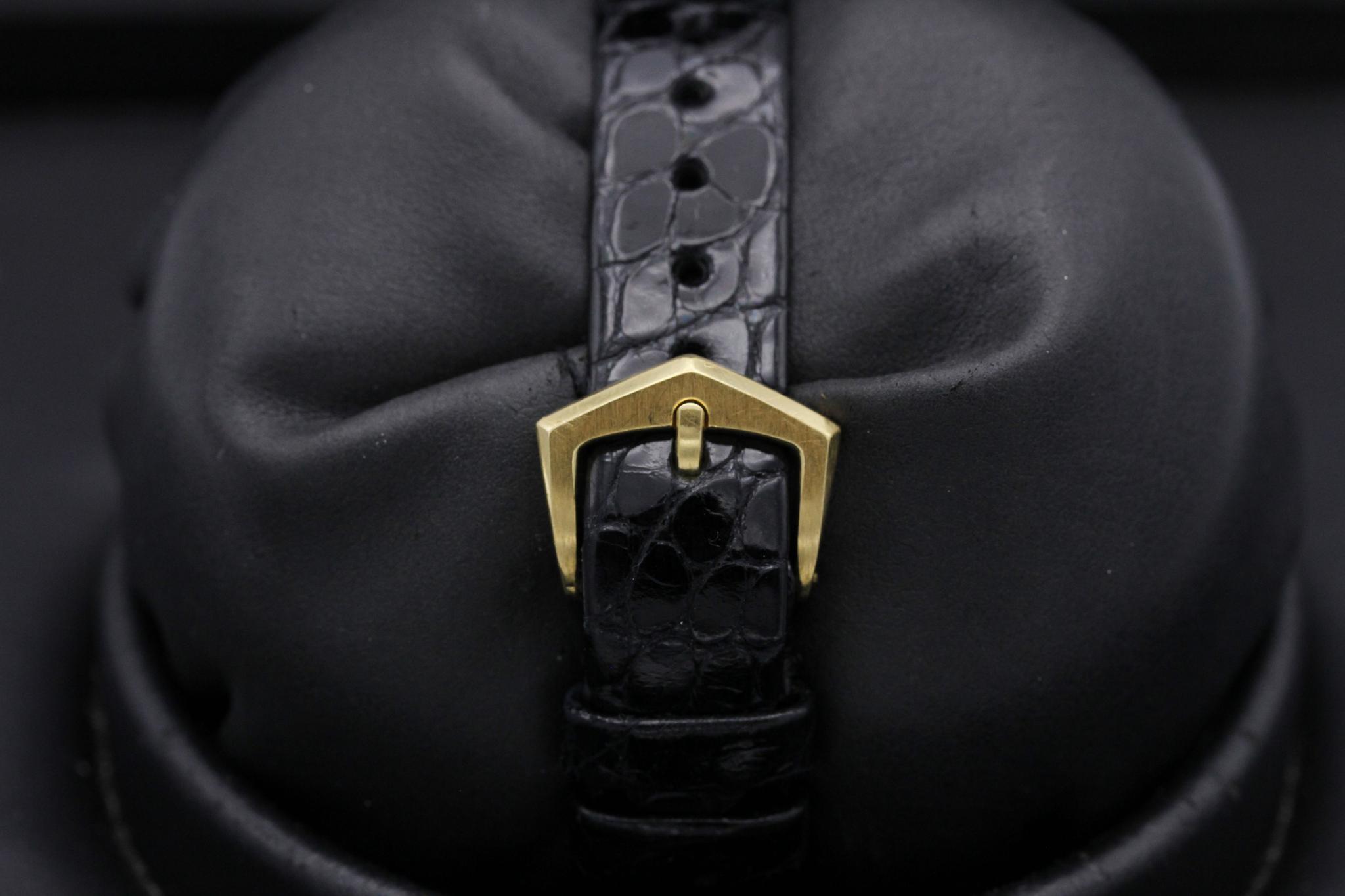 Watch Image 11