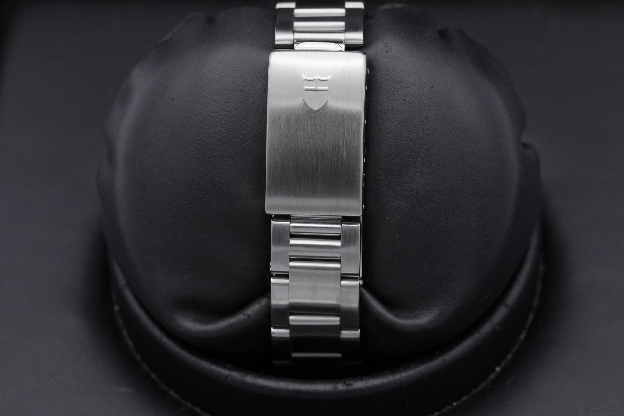 Watch Image 8