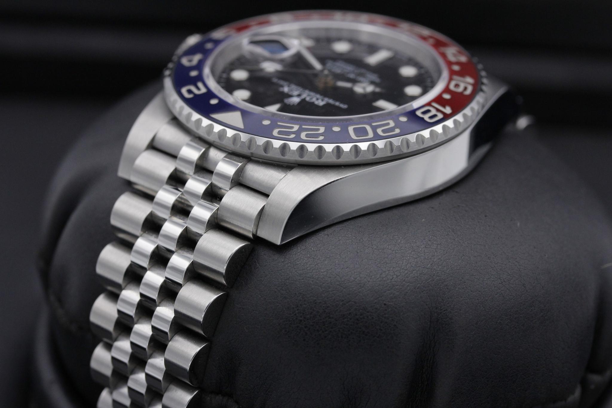 Watch Image 5