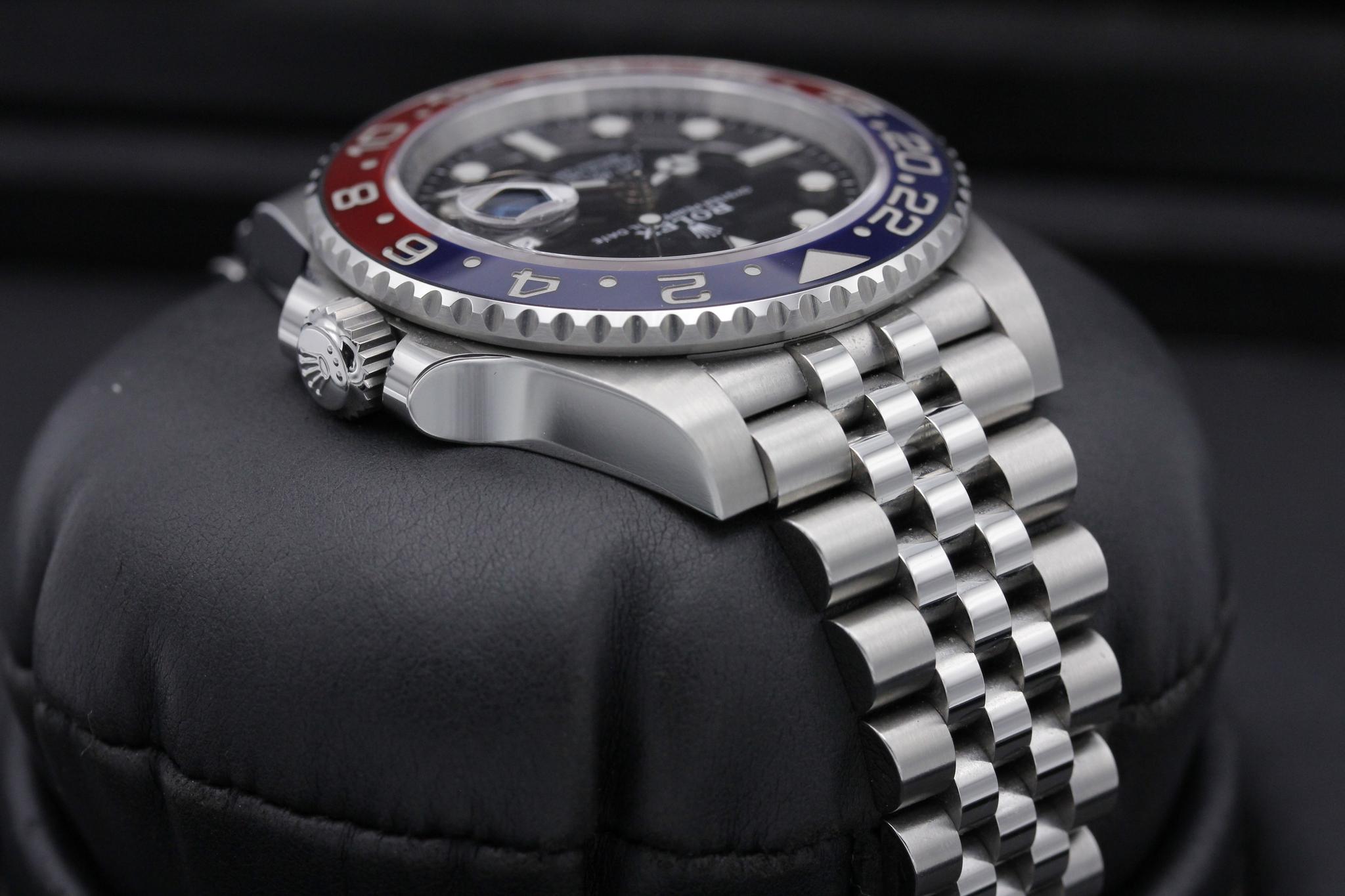 Watch Image 4