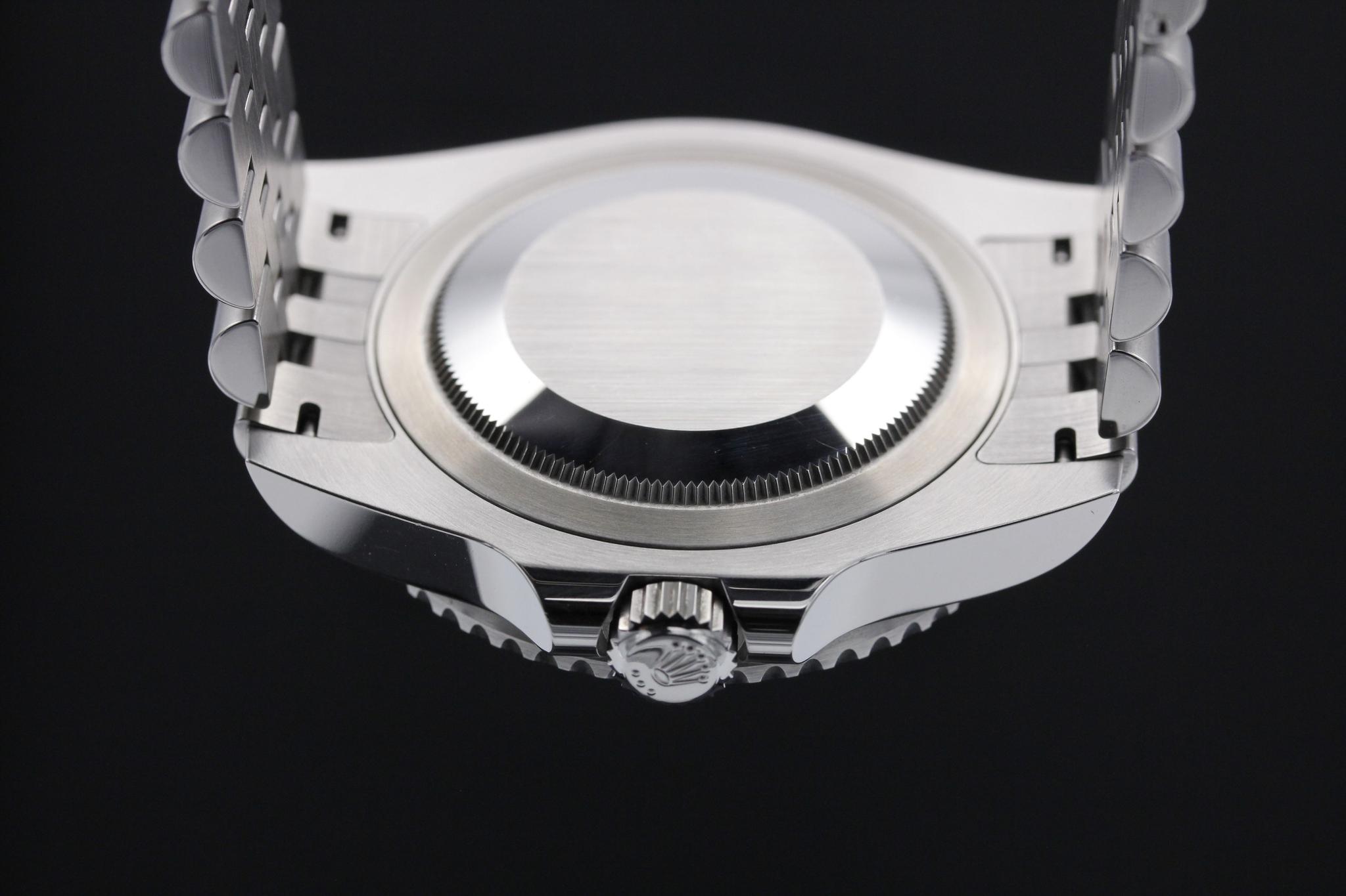 Watch Image 7