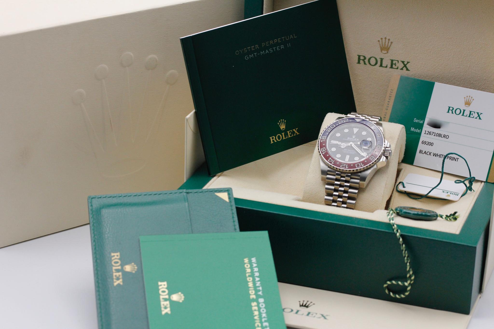 Watch Image 11