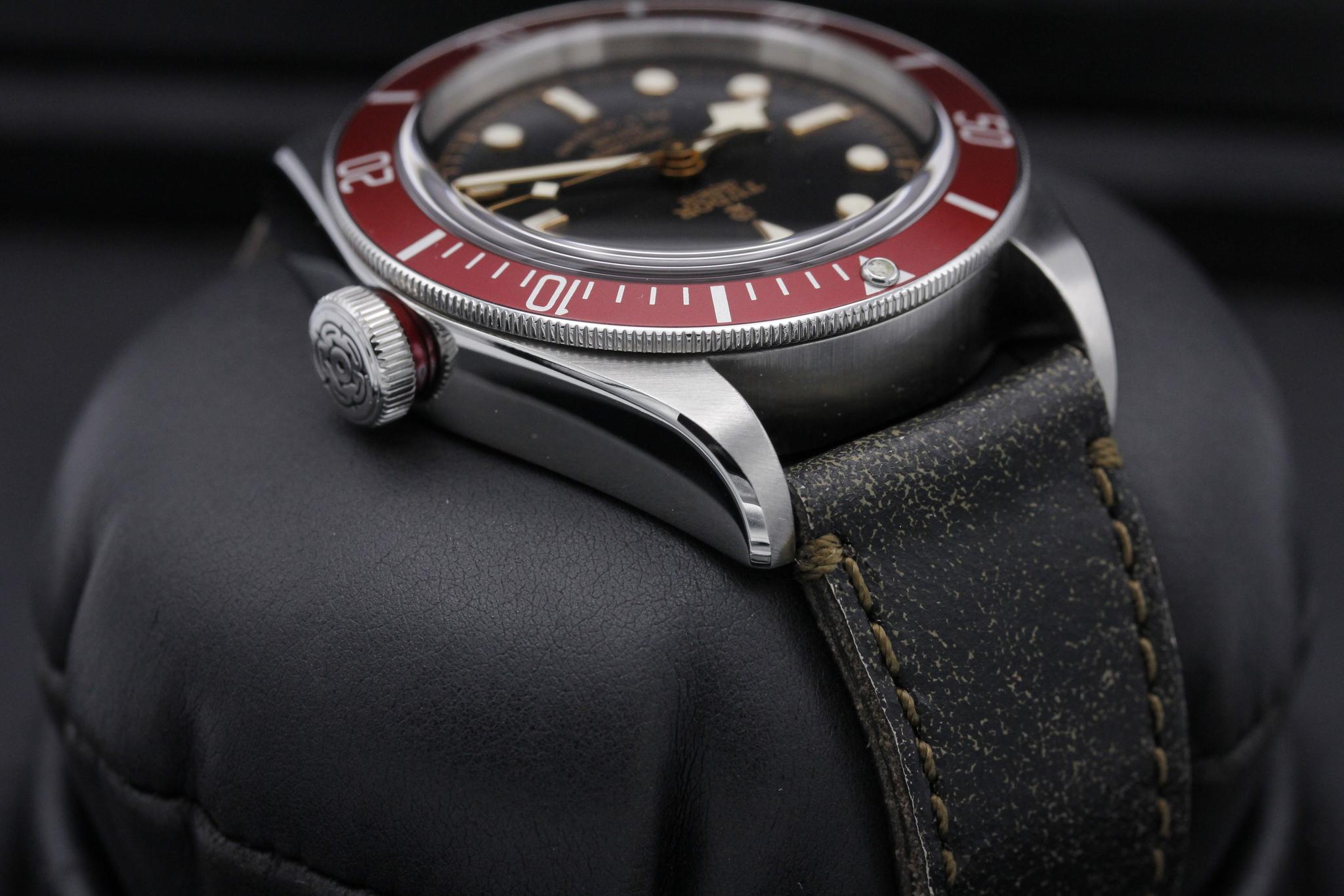 Watch Image 4