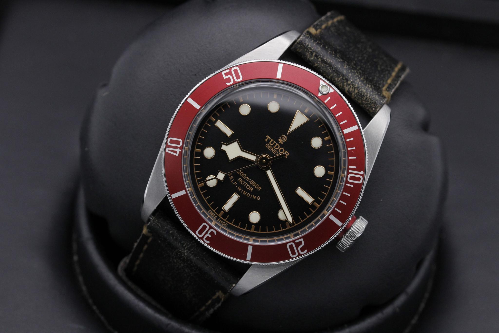 Watch Image 9