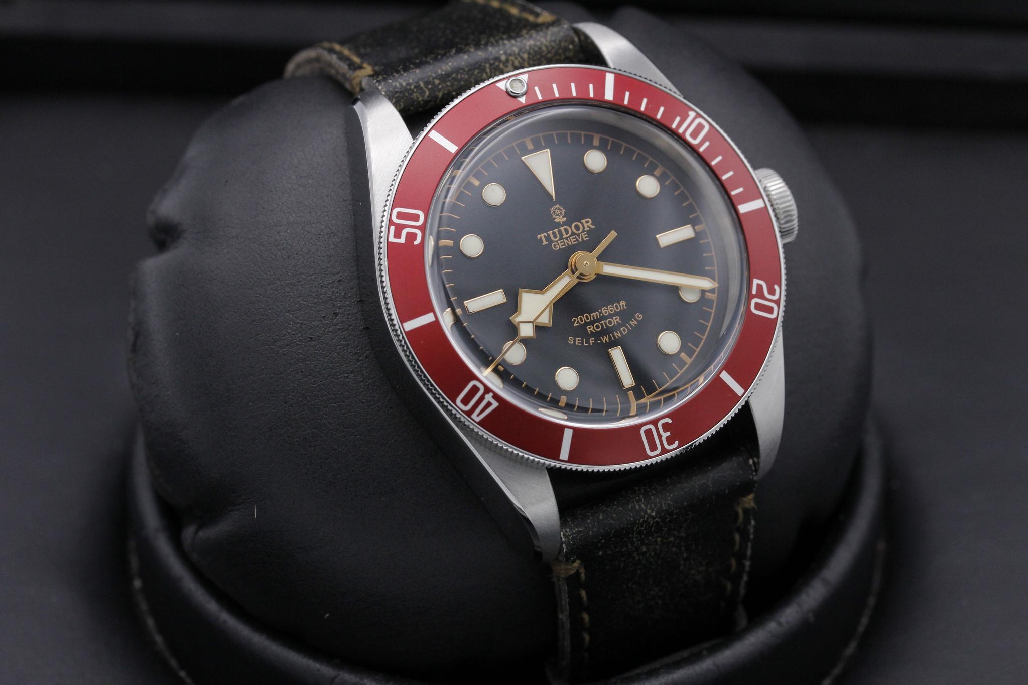 Watch Image 10