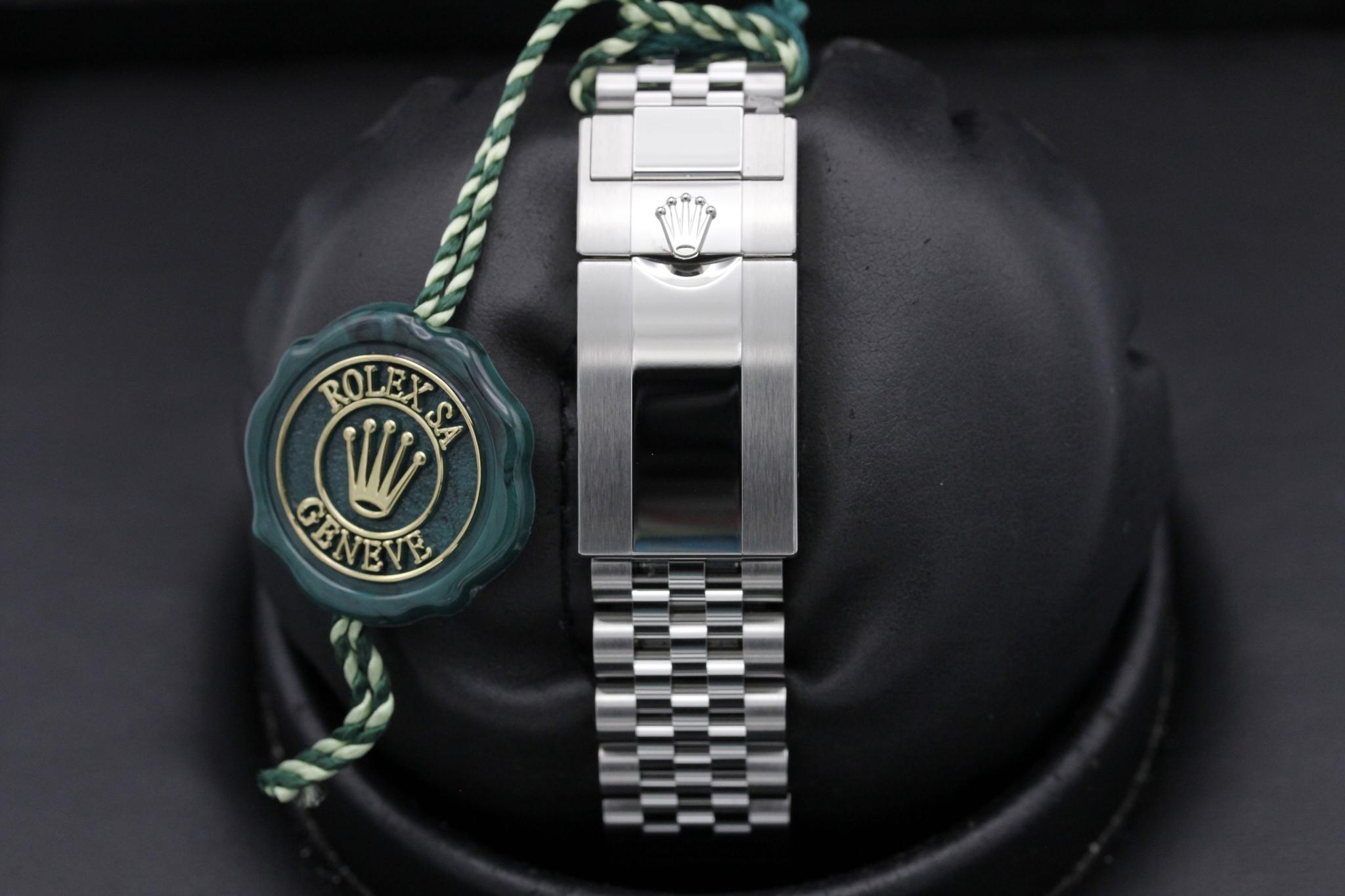 Watch Image 8