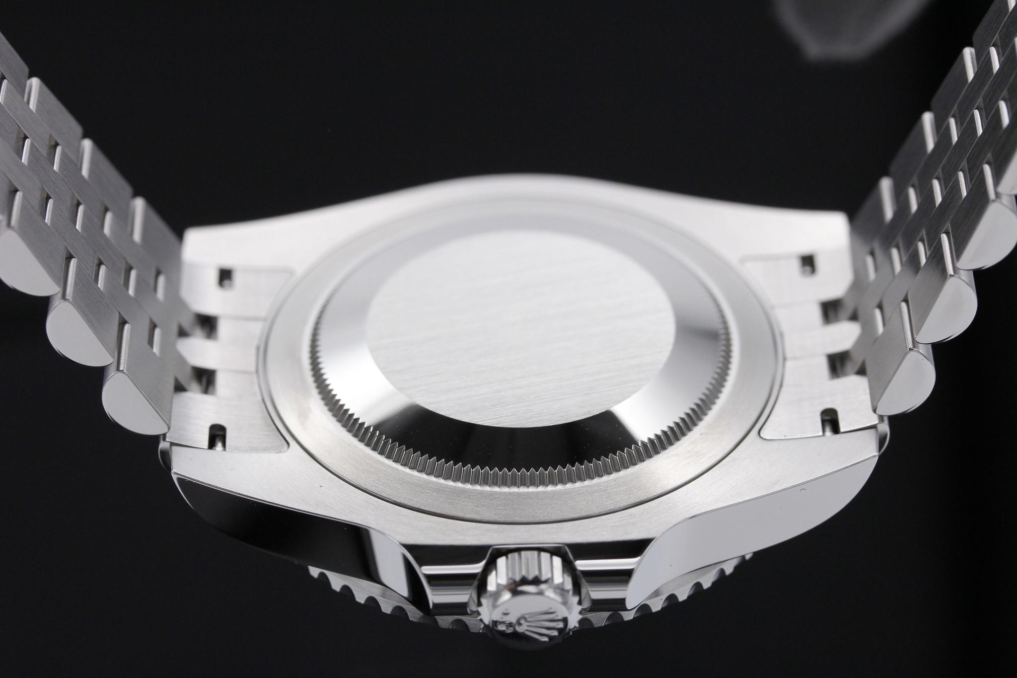 Watch Image 7
