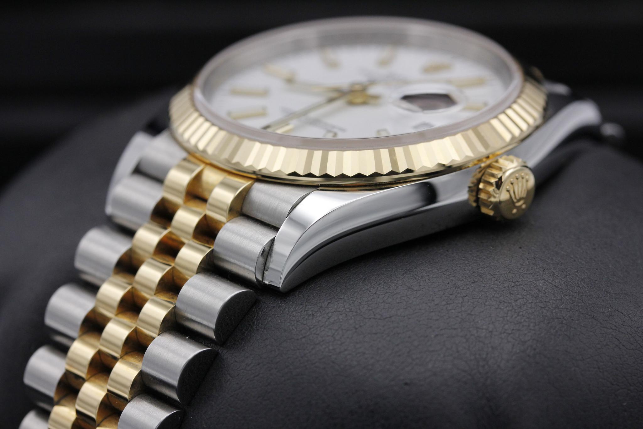 Watch Image 2