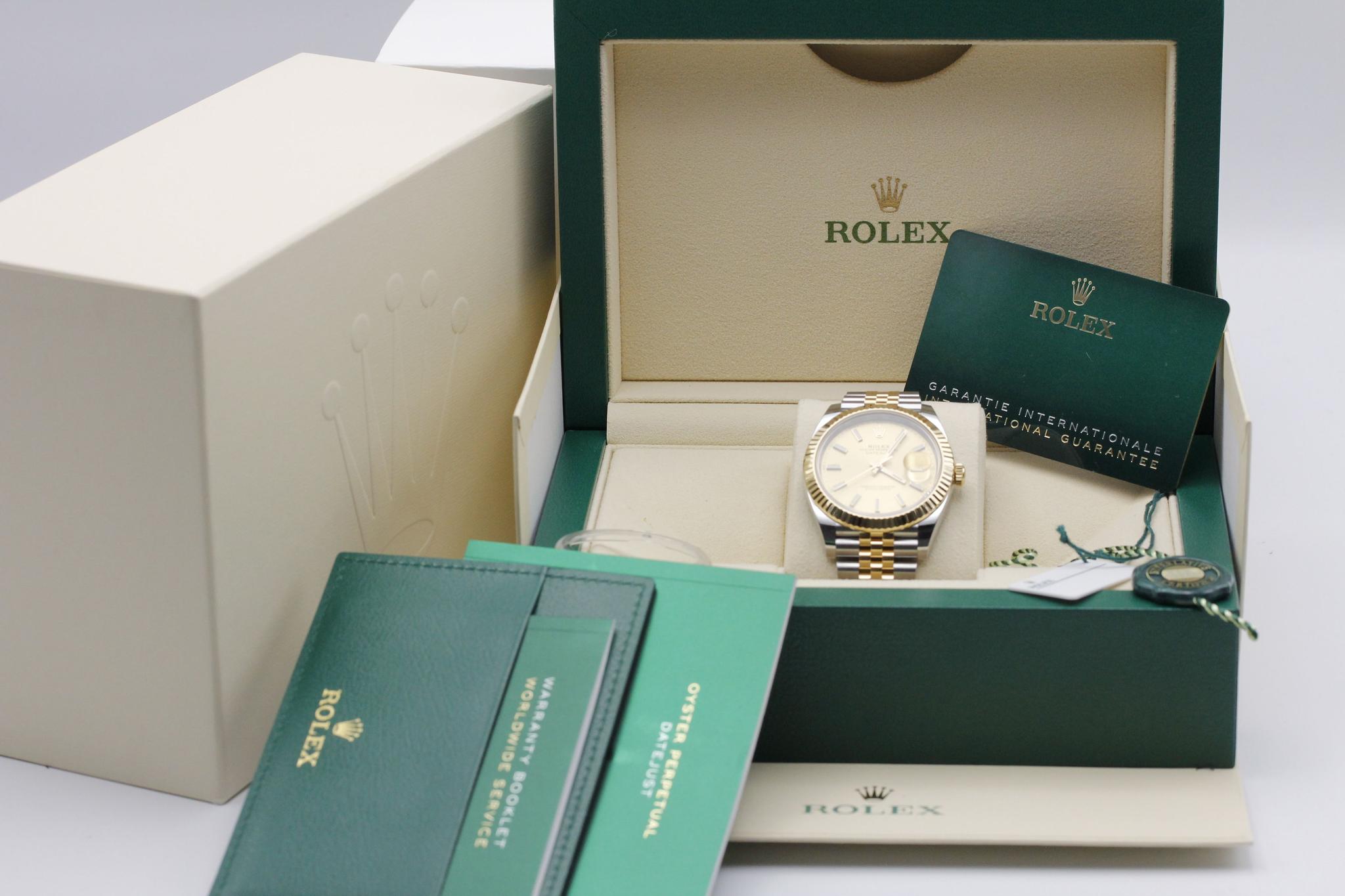 Watch Image 11