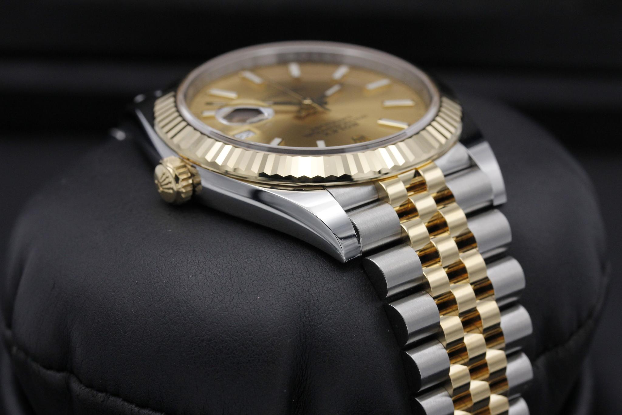 Watch Image 4