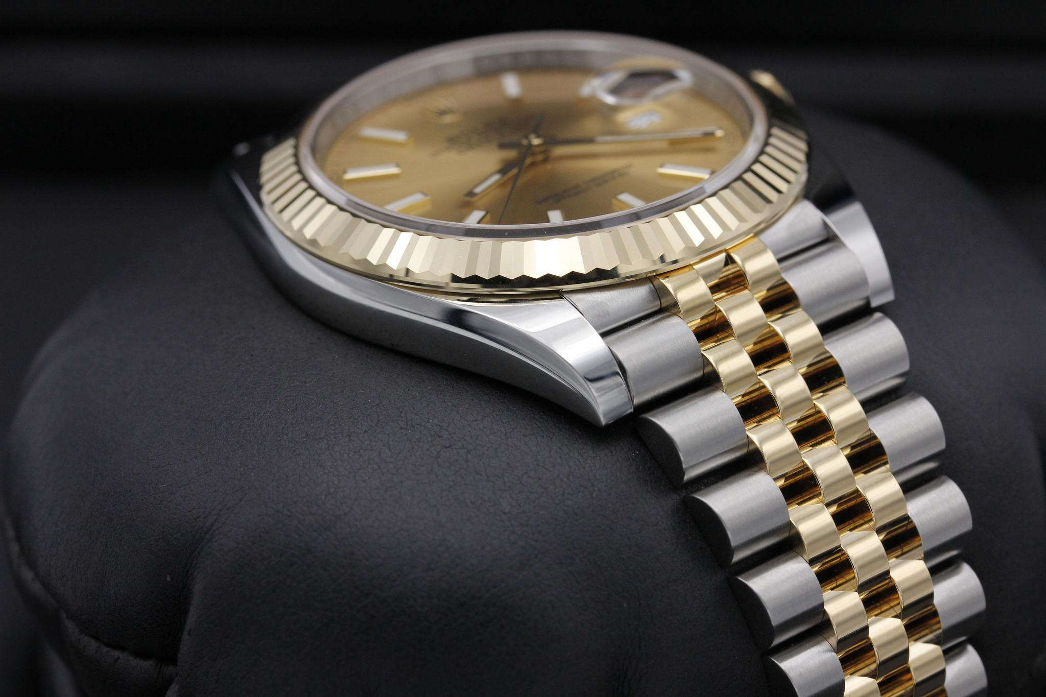Watch Image 6