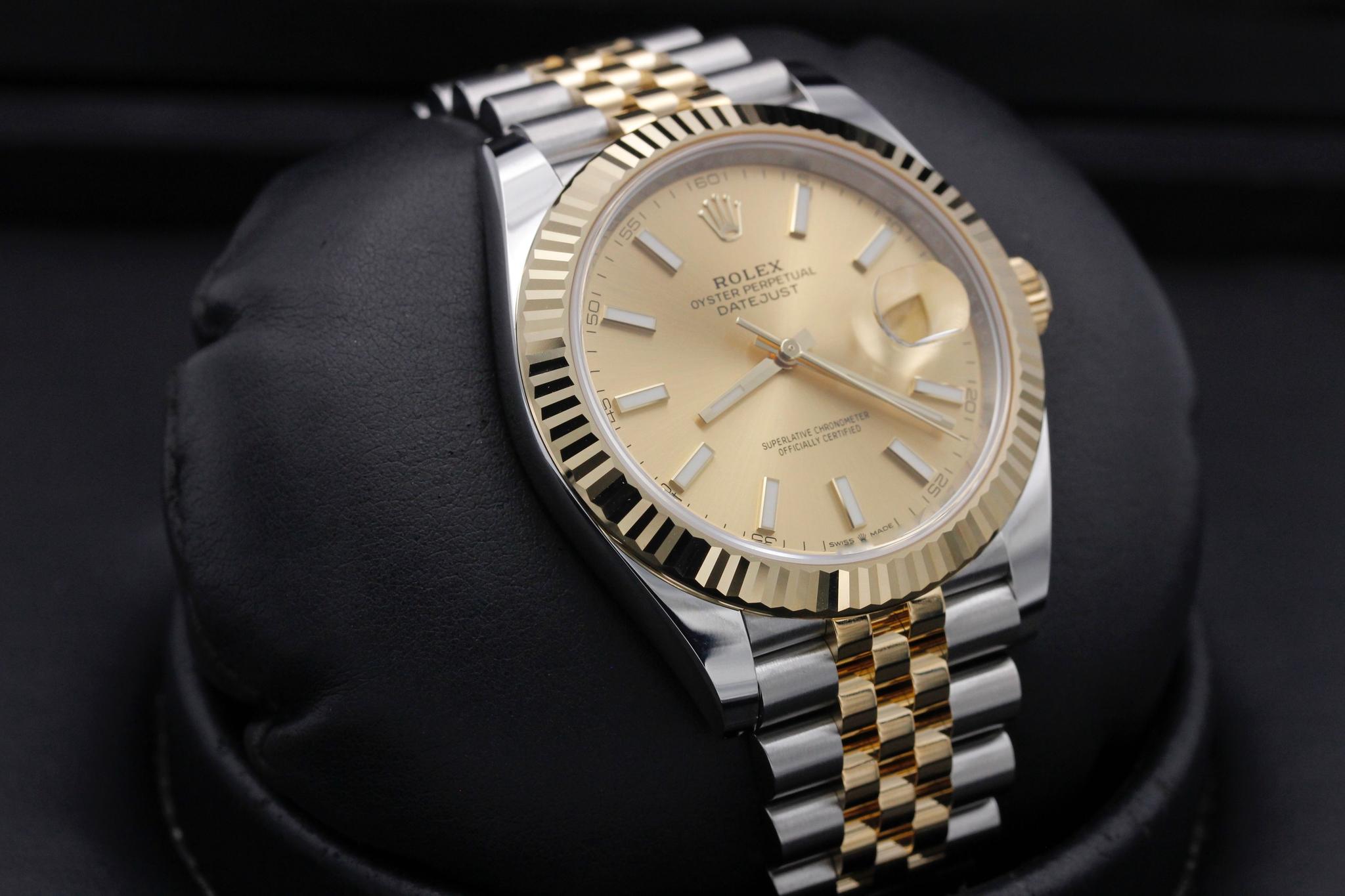 Watch Image 10