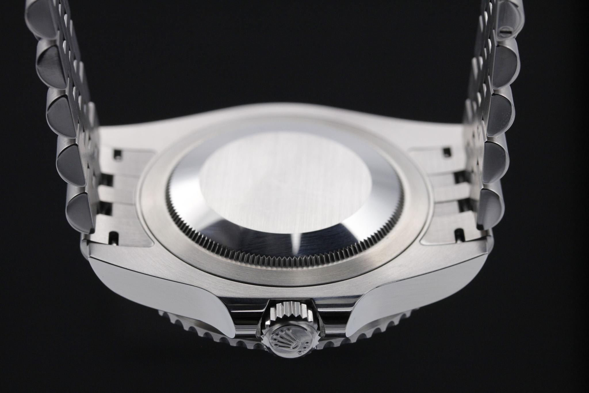 Watch Image 7