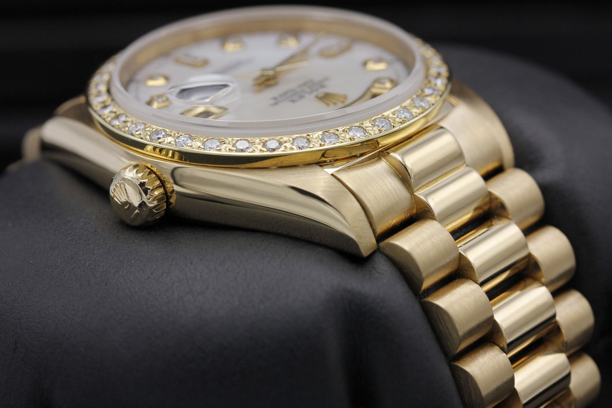 Watch Image 4