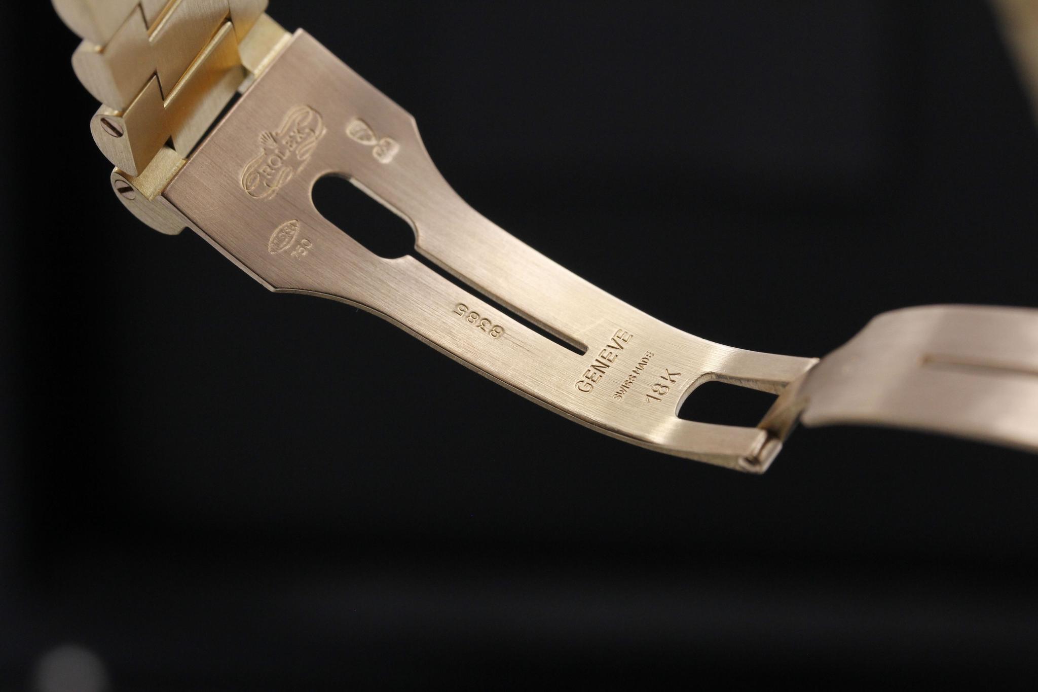 Watch Image 9