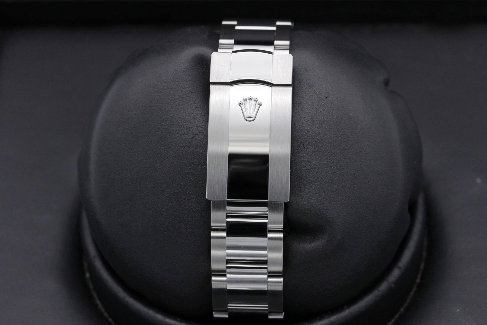Watch Image 8