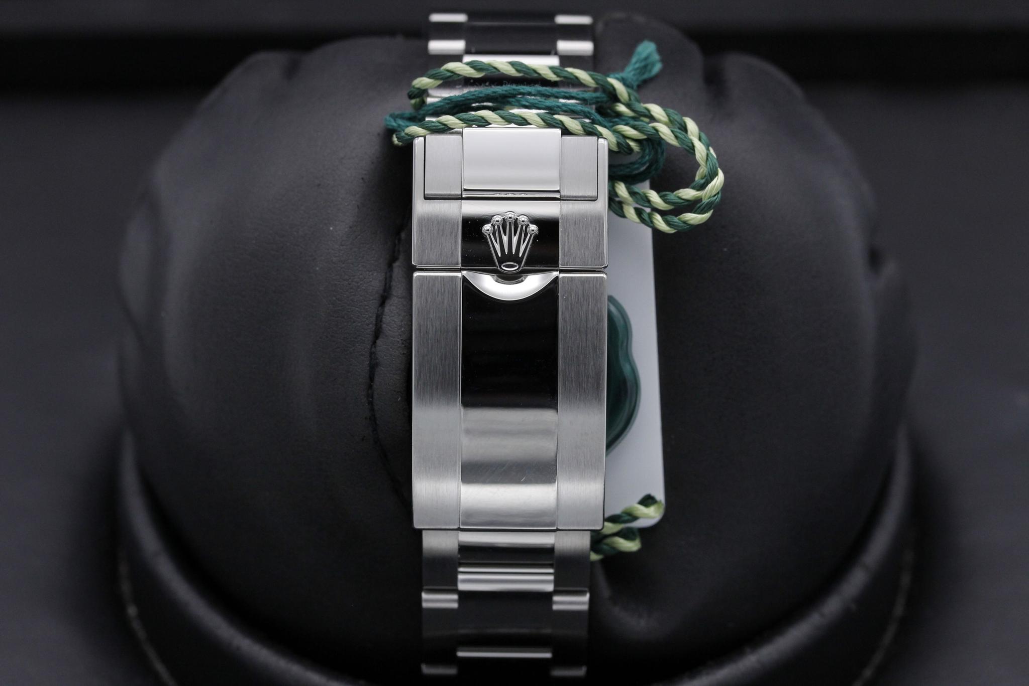 Watch Image 9