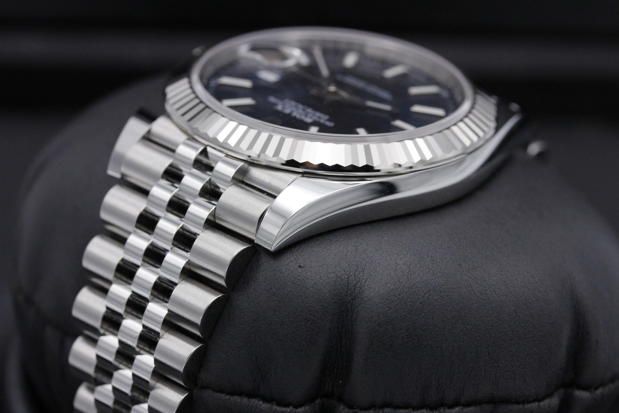 Watch Image 5