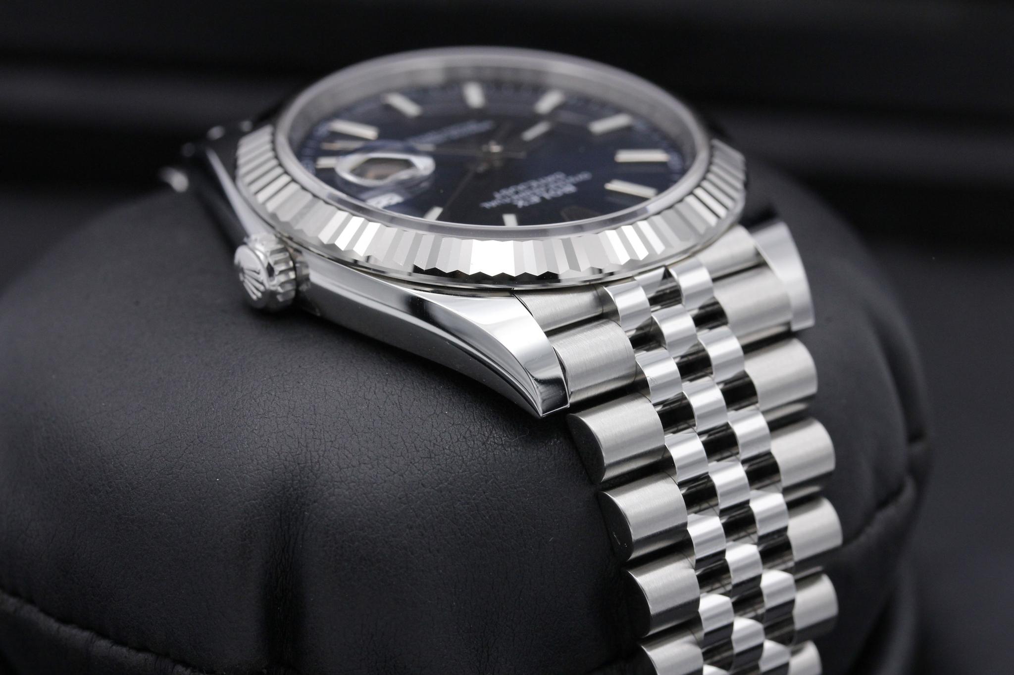 Watch Image 4