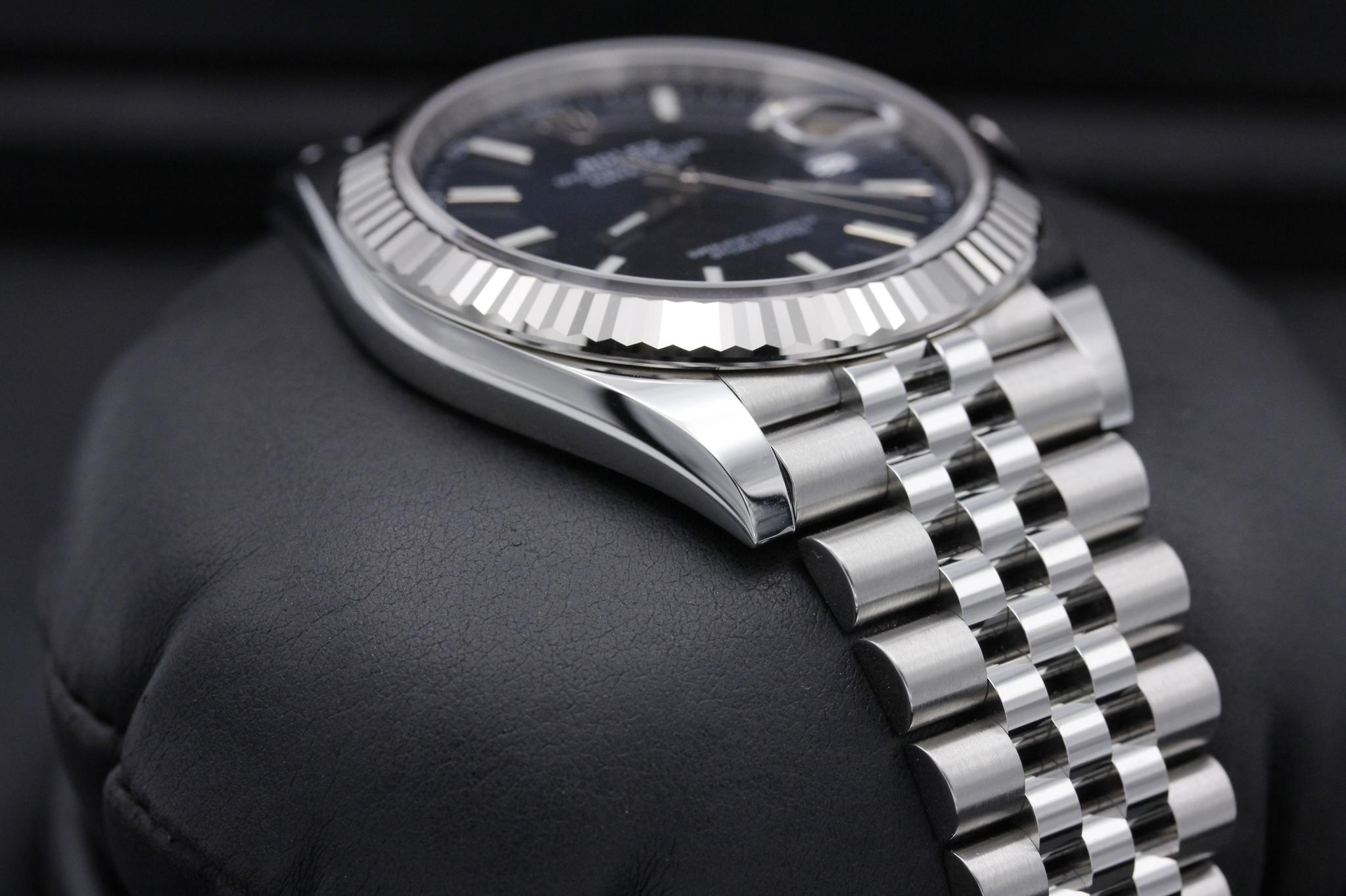 Watch Image 6