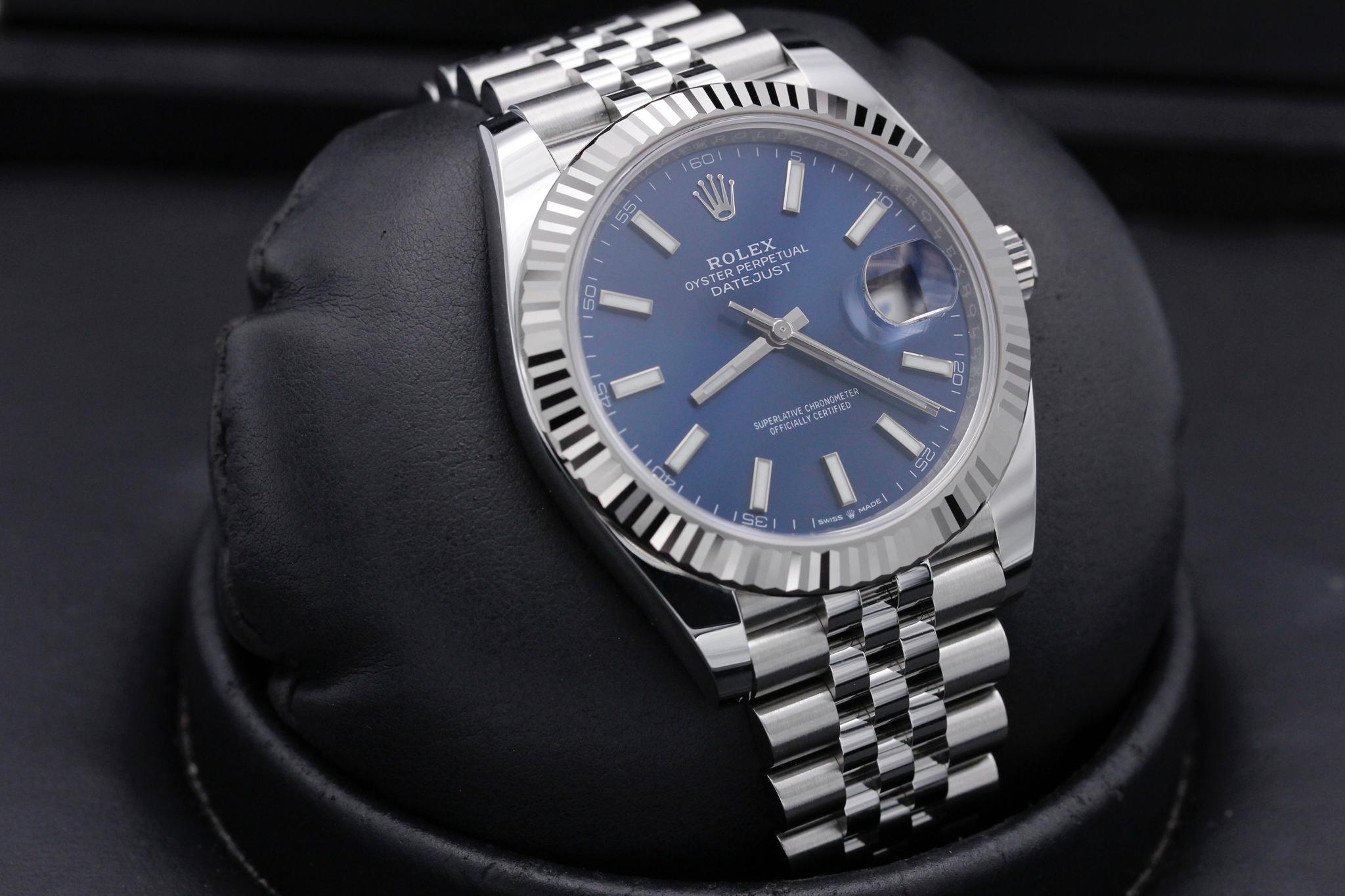 Watch Image 10