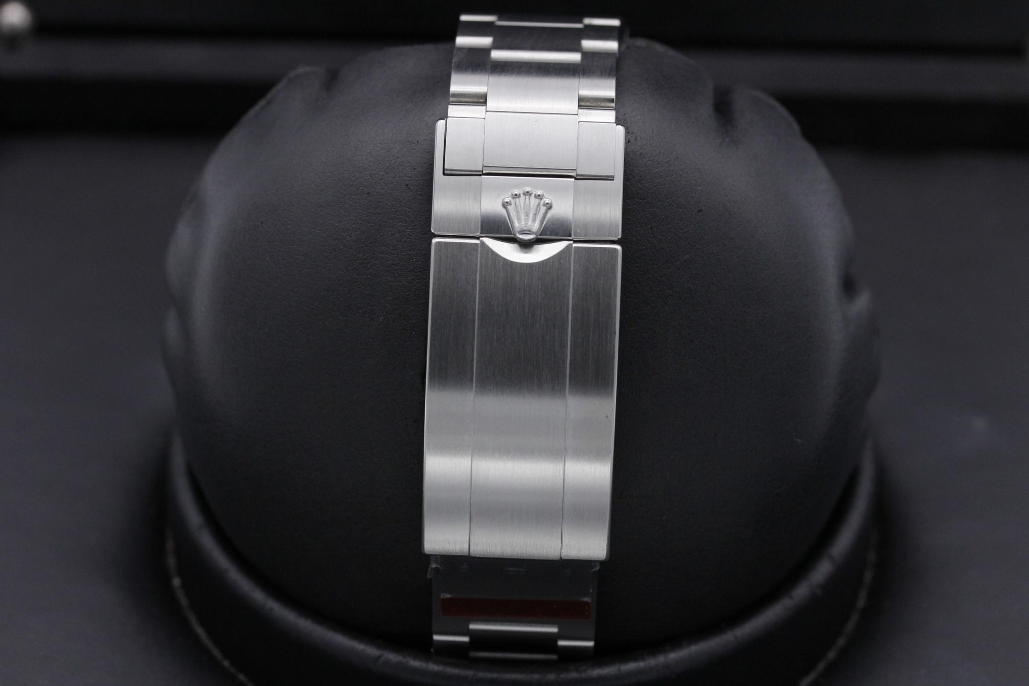 Watch Image 8