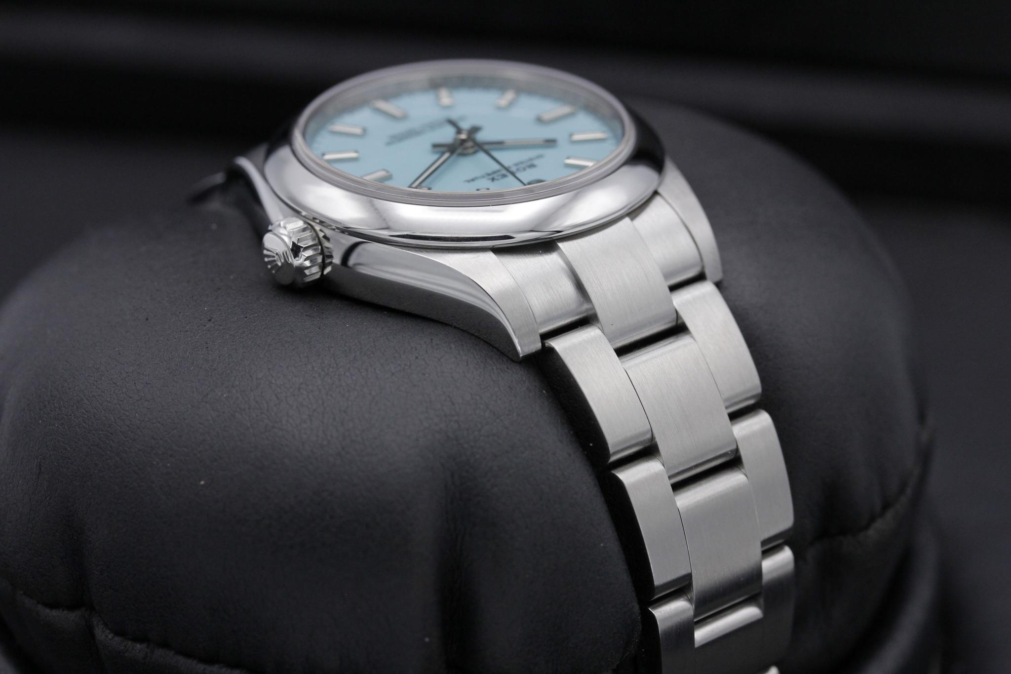 Watch Image 4