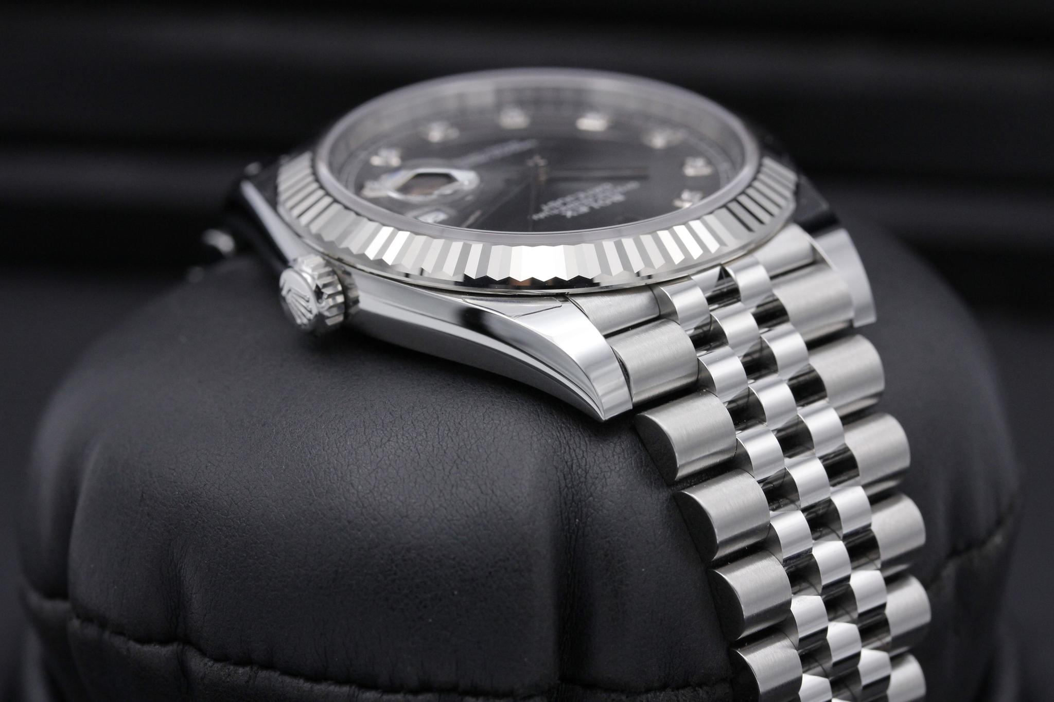 Watch Image 4