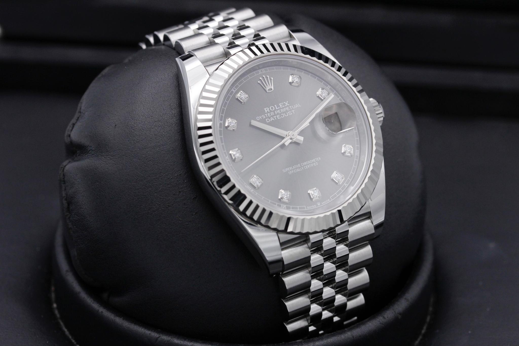 Watch Image 10