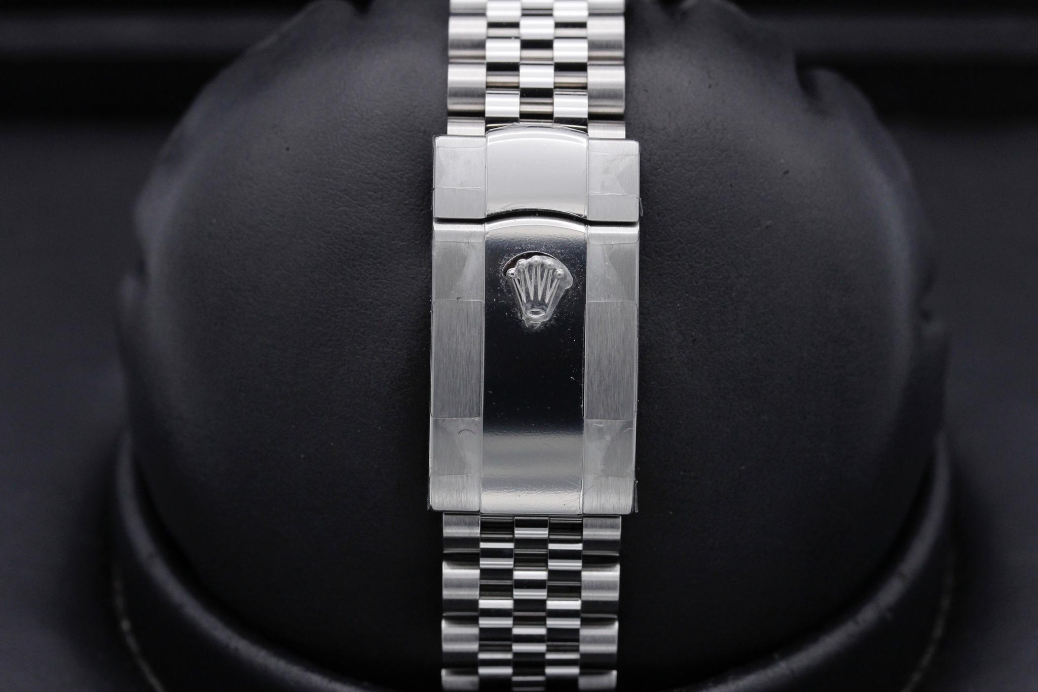Watch Image 7