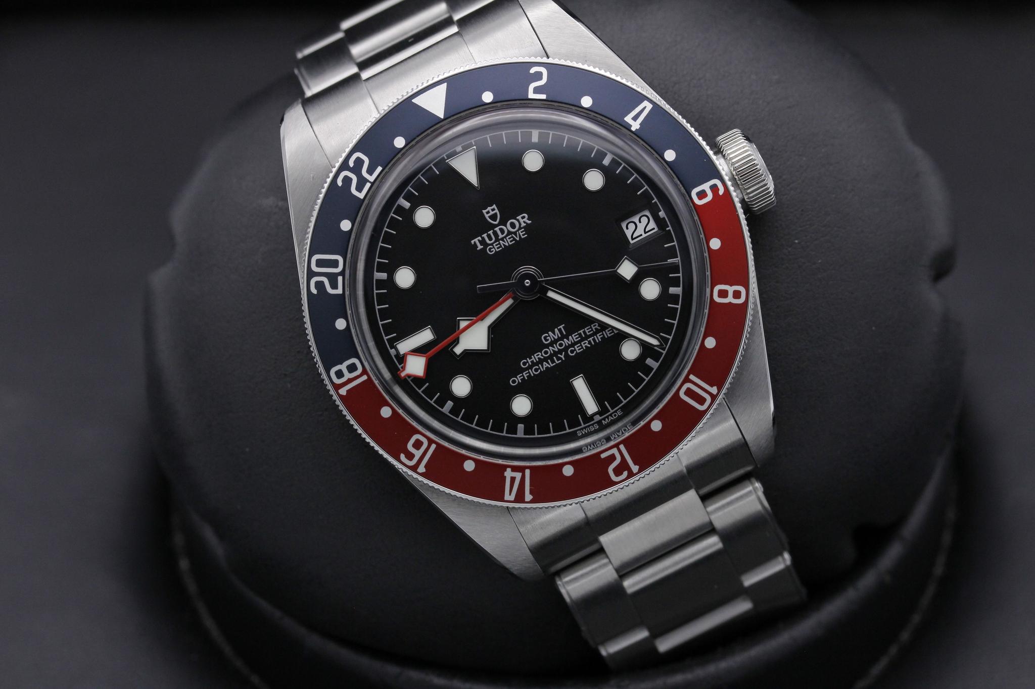 Watch Image 9