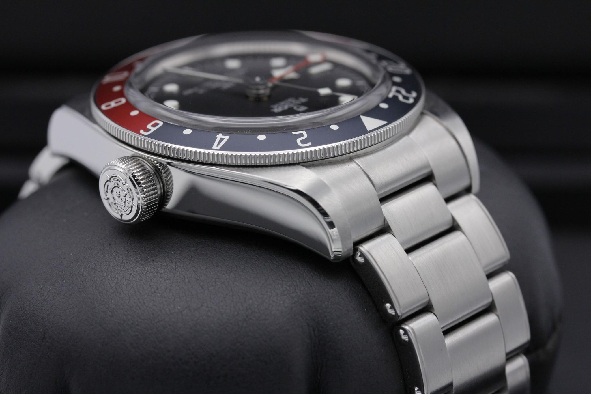 Watch Image 4