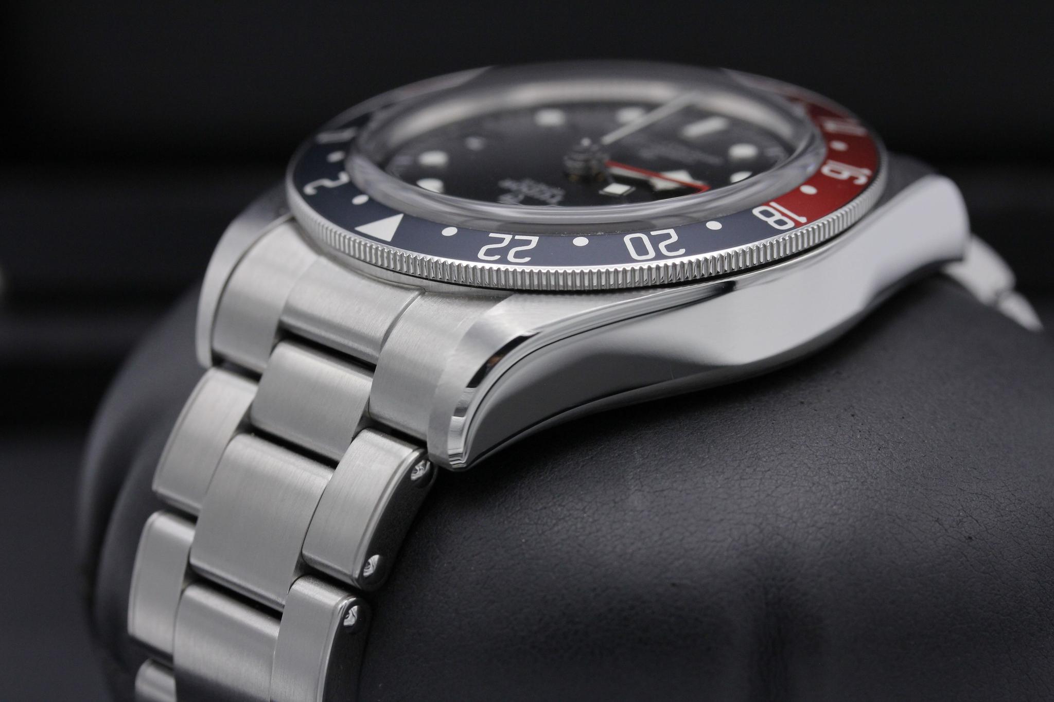 Watch Image 5