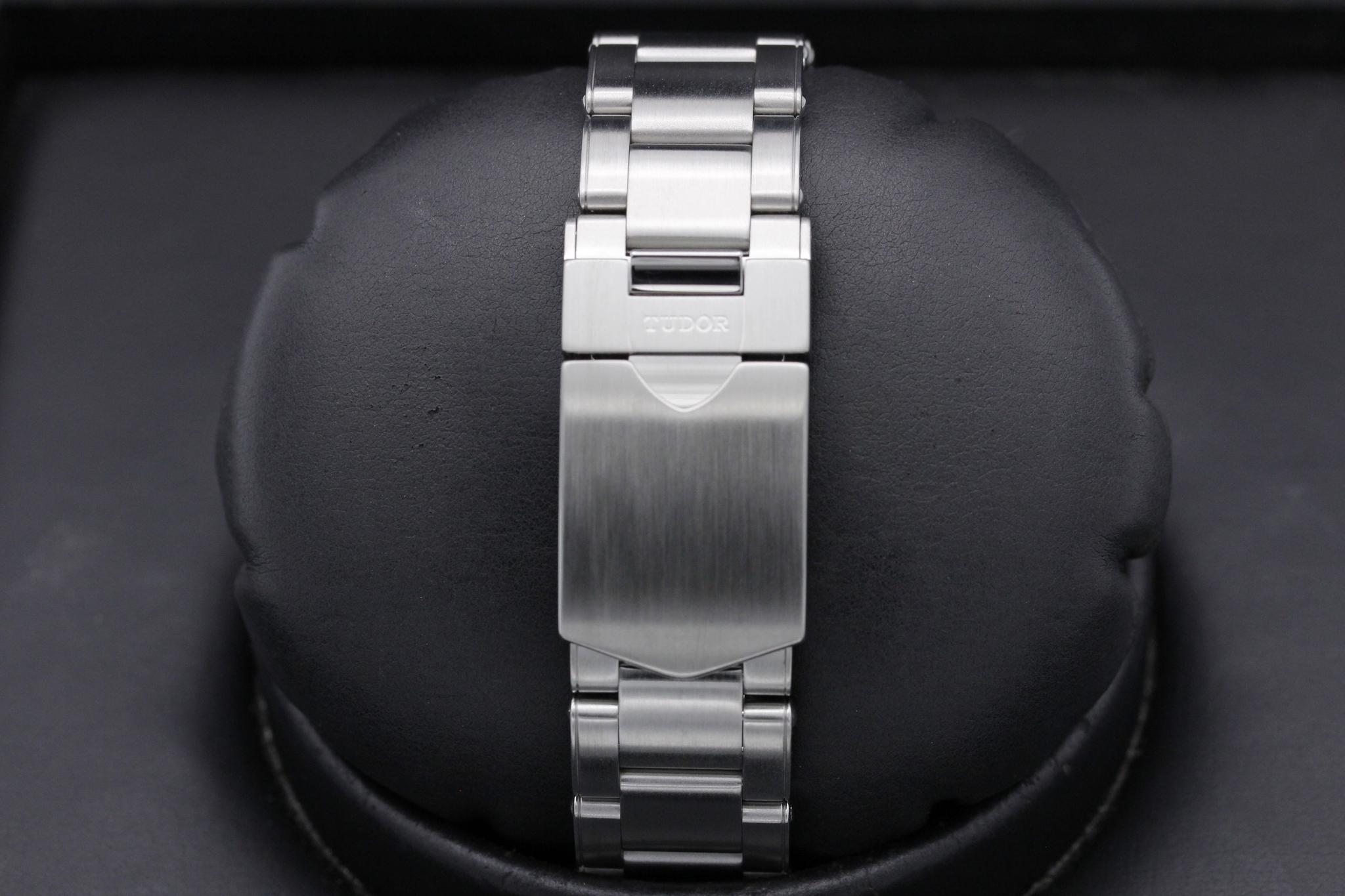 Watch Image 8