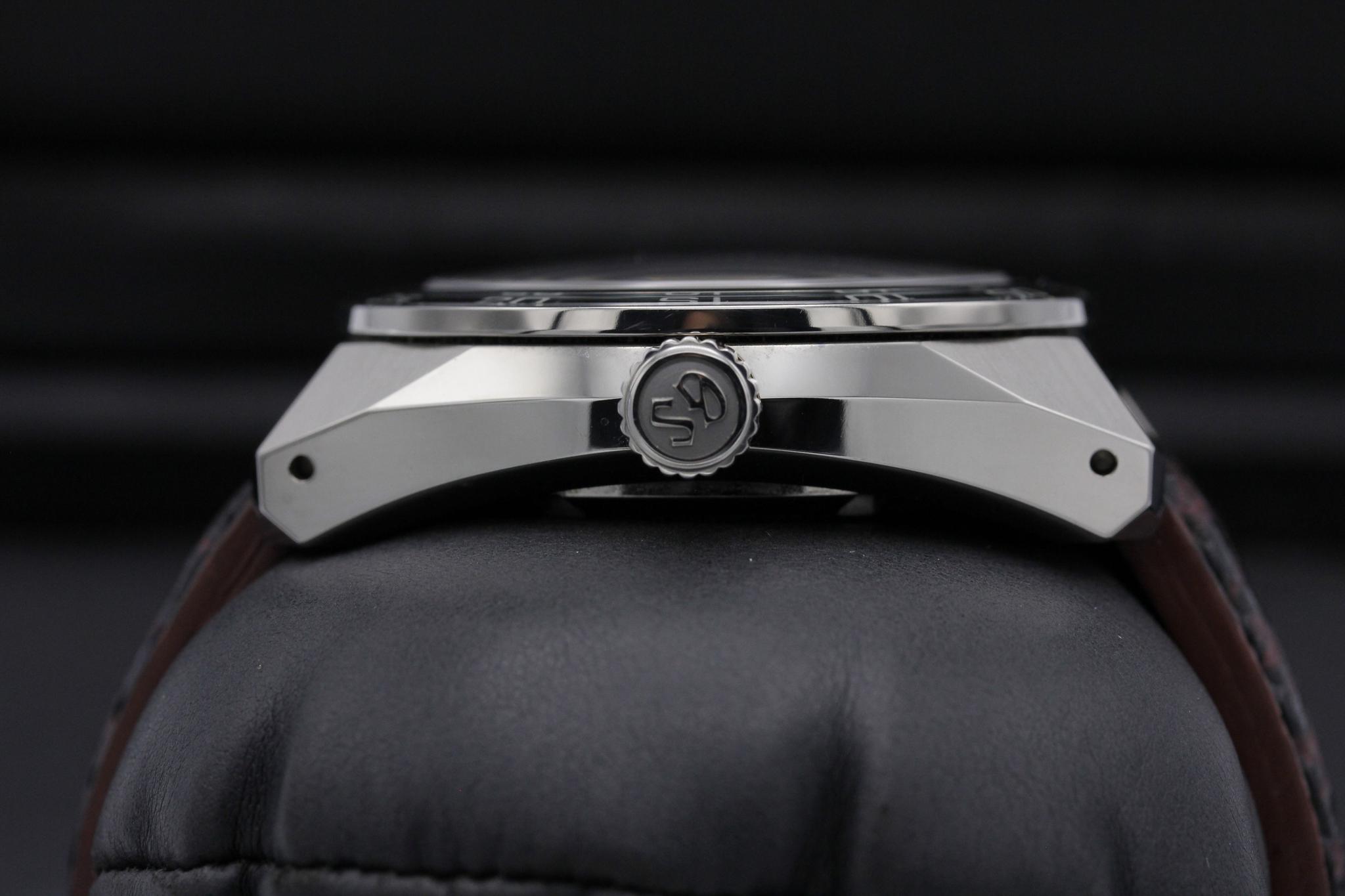 Watch Image 3