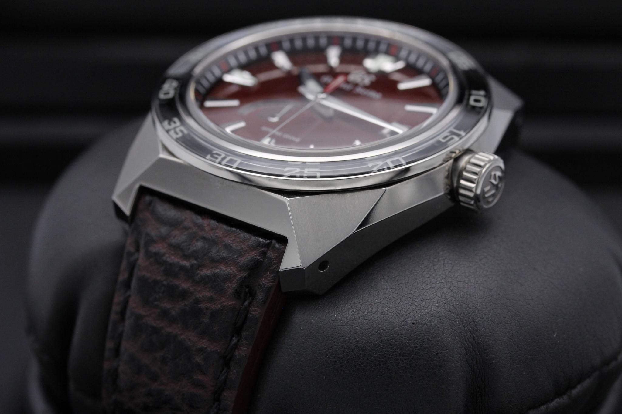 Watch Image 2