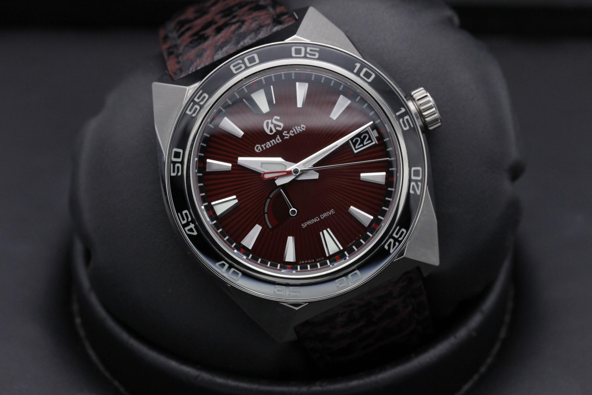 Watch Image 9
