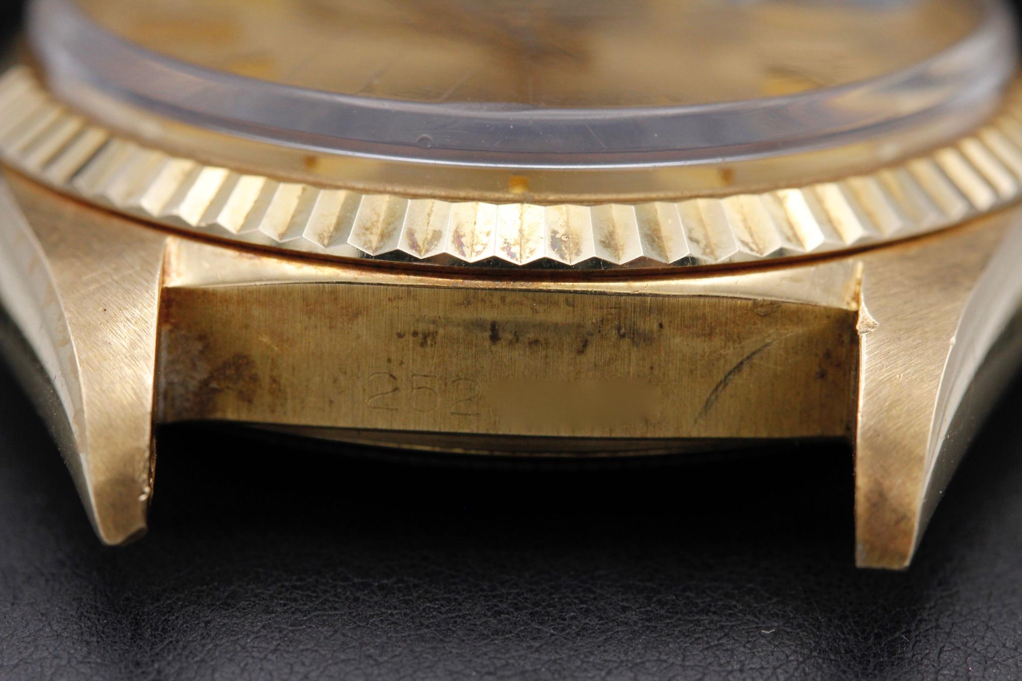 Watch Image 10